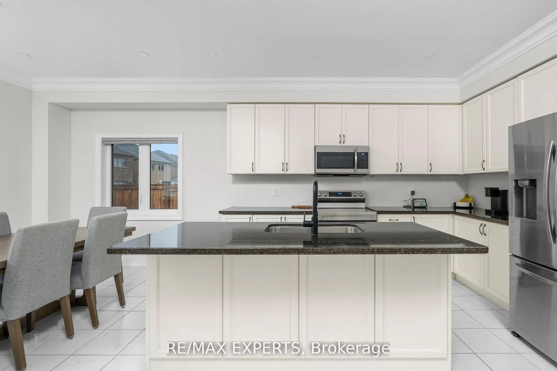 Photo 7 of 1430 Farrow Crescent, Innisfil, Alcona — HOMEH