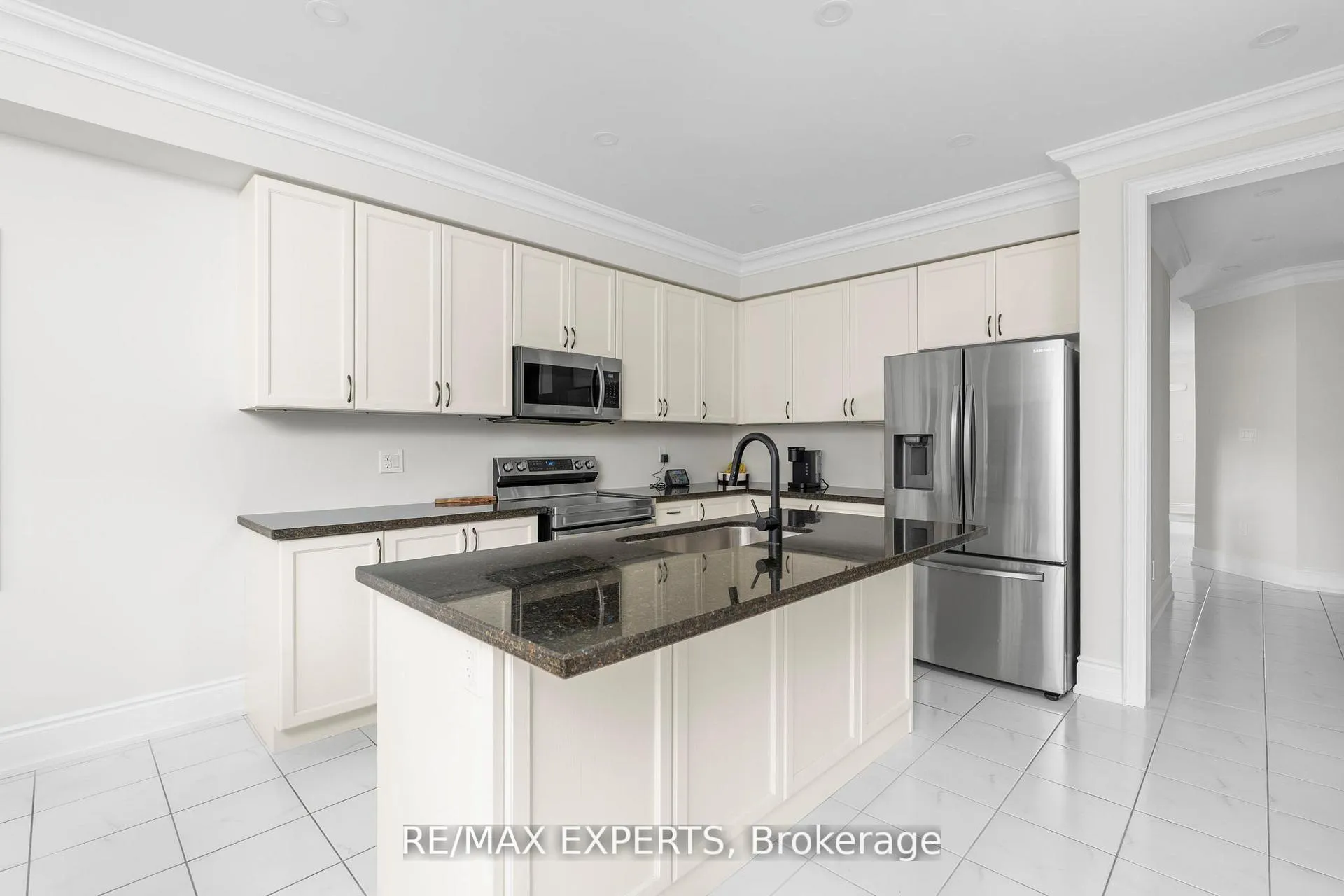 Photo 8 of 1430 Farrow Crescent, Innisfil, Alcona — HOMEH