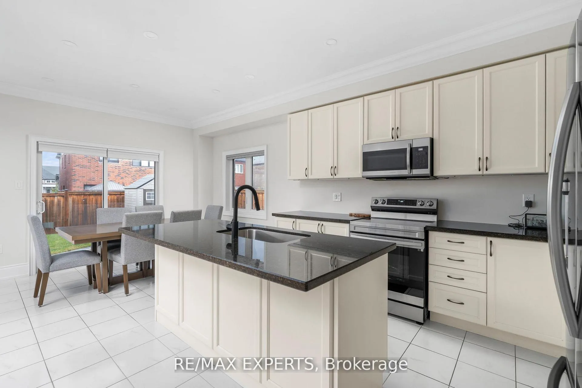 Photo 10 of 1430 Farrow Crescent, Innisfil, Alcona — HOMEH