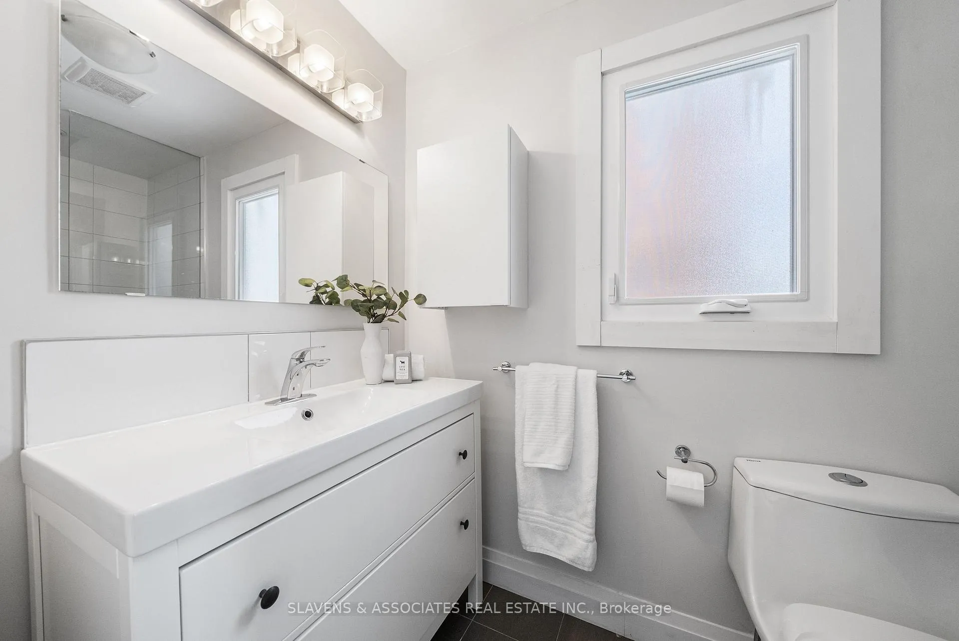 Photo 19 of 15 Ashbury Avenue, Toronto, Oakwood Village — HOMEH