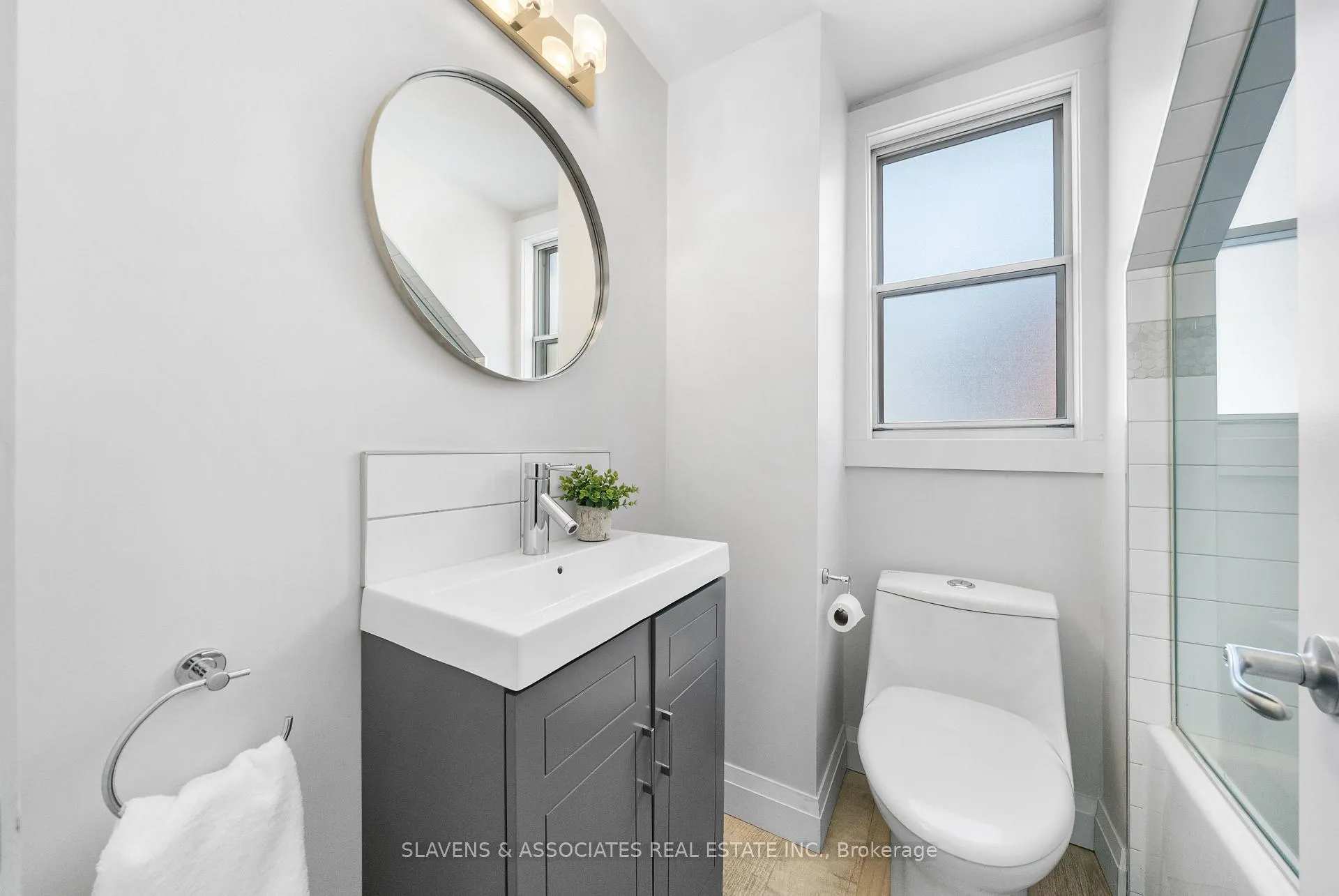 Photo 26 of 15 Ashbury Avenue, Toronto, Oakwood Village — HOMEH