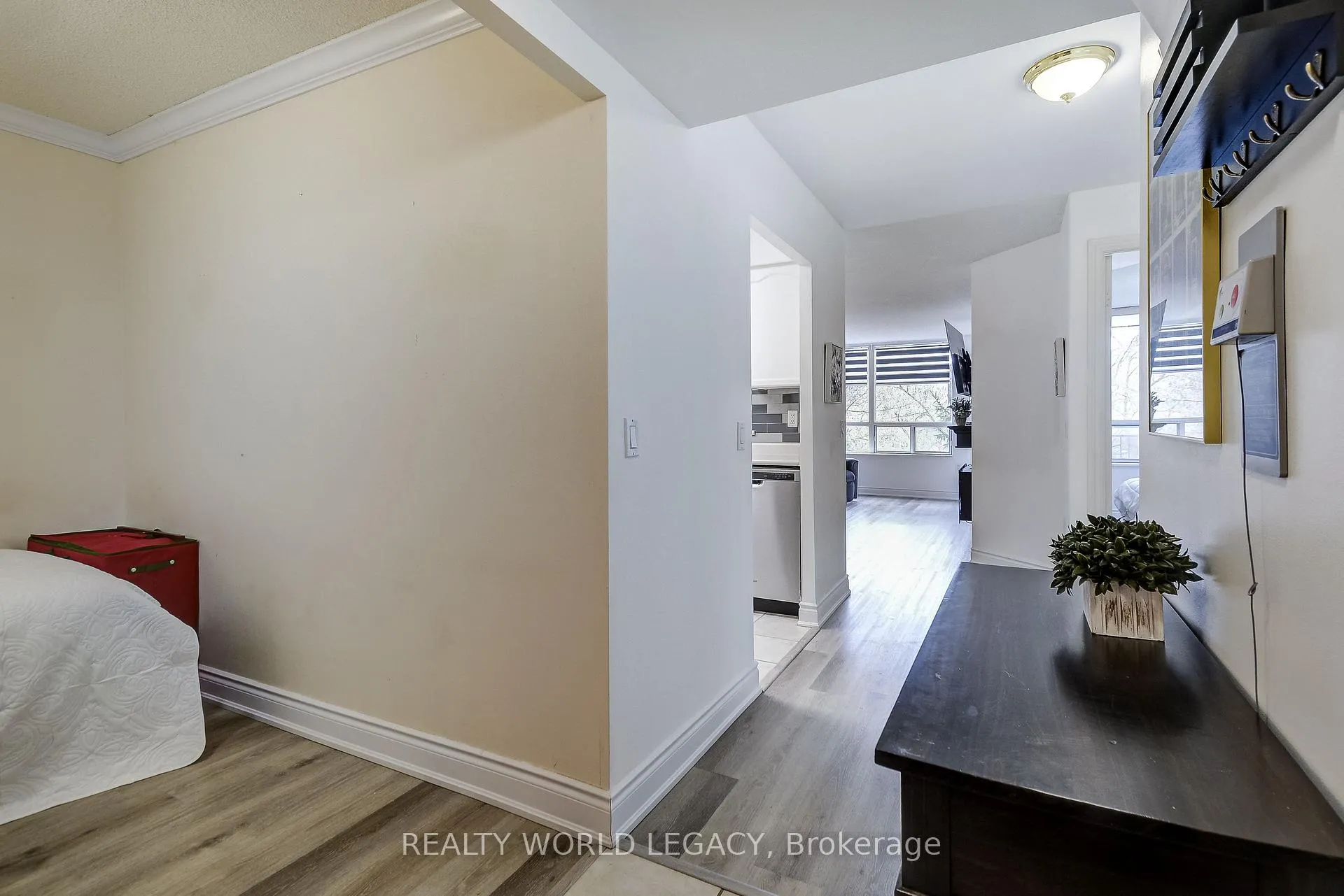 Photo 3 of Unit 1409, 100 Burloak Drive, Burlington, Appleby — HOMEH