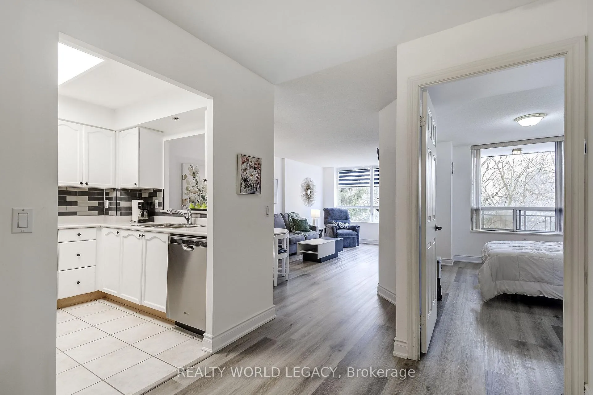 Photo 6 of Unit 1409, 100 Burloak Drive, Burlington, Appleby — HOMEH