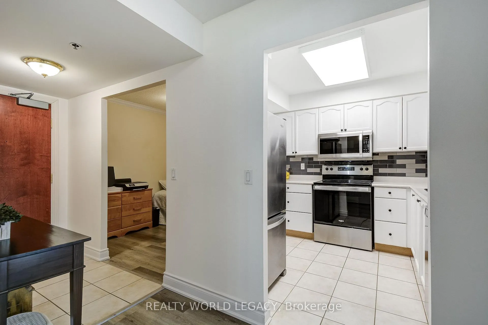Photo 7 of Unit 1409, 100 Burloak Drive, Burlington, Appleby — HOMEH
