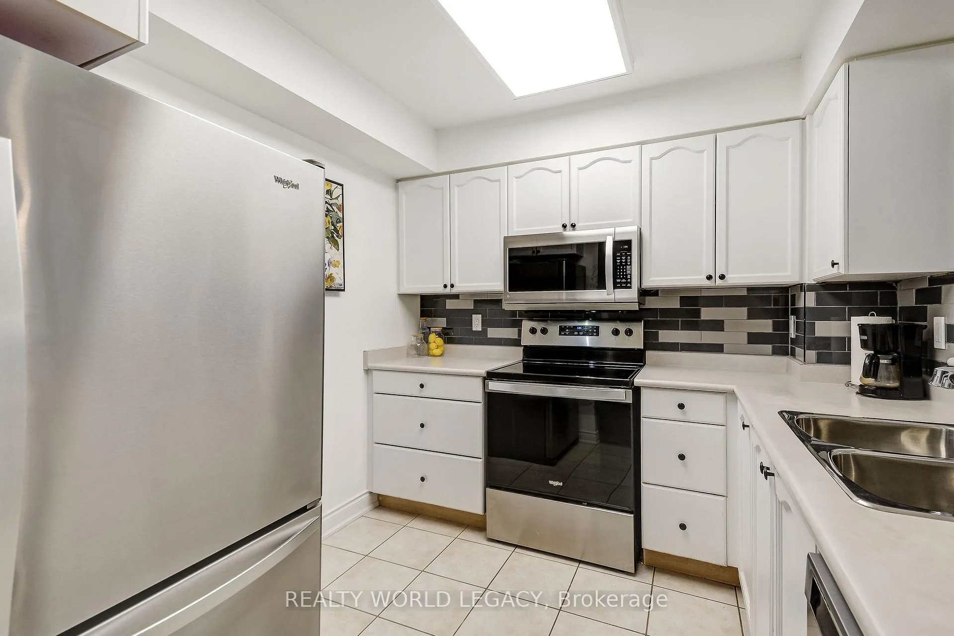 Photo 8 of Unit 1409, 100 Burloak Drive, Burlington, Appleby — HOMEH