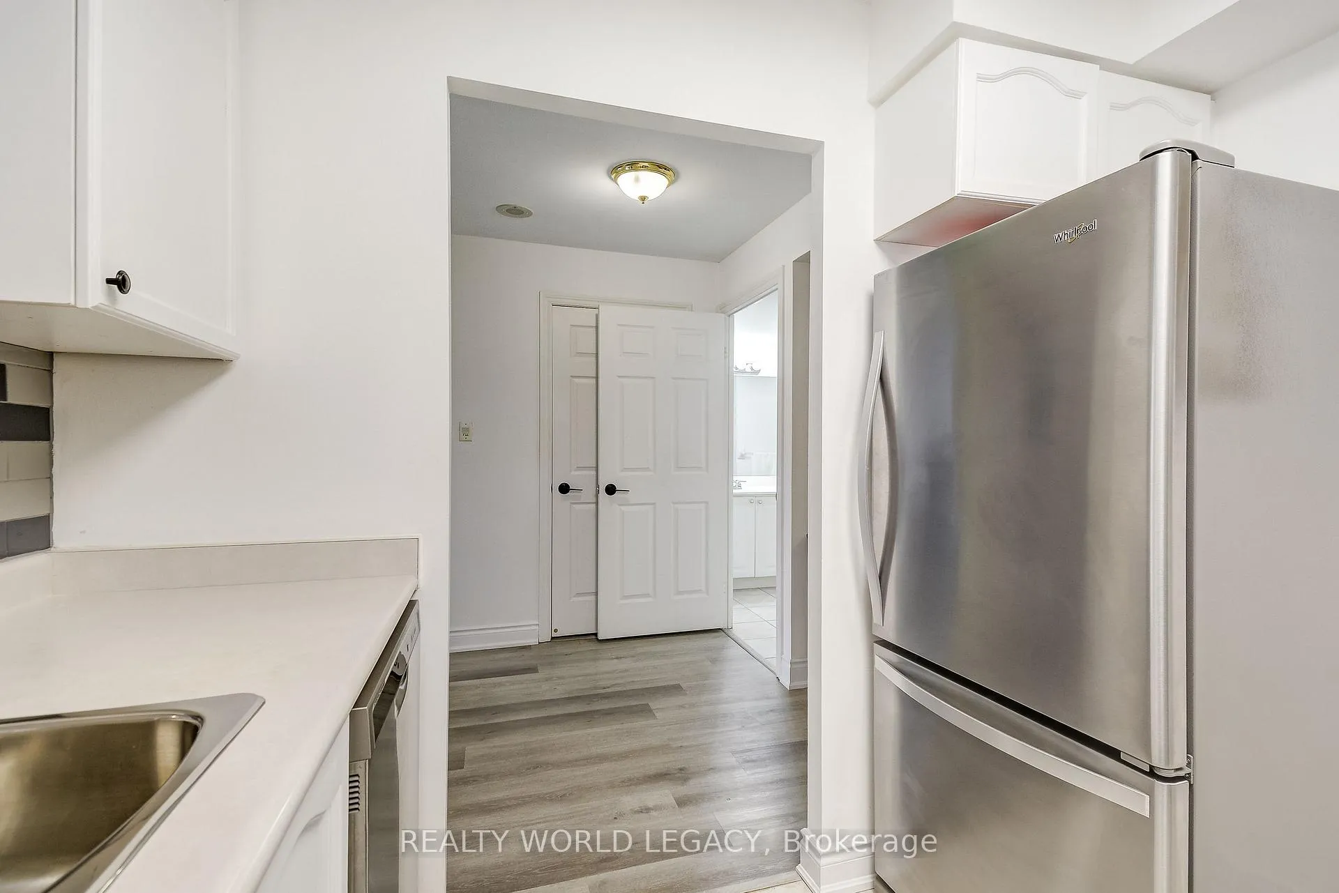 Photo 11 of Unit 1409, 100 Burloak Drive, Burlington, Appleby — HOMEH