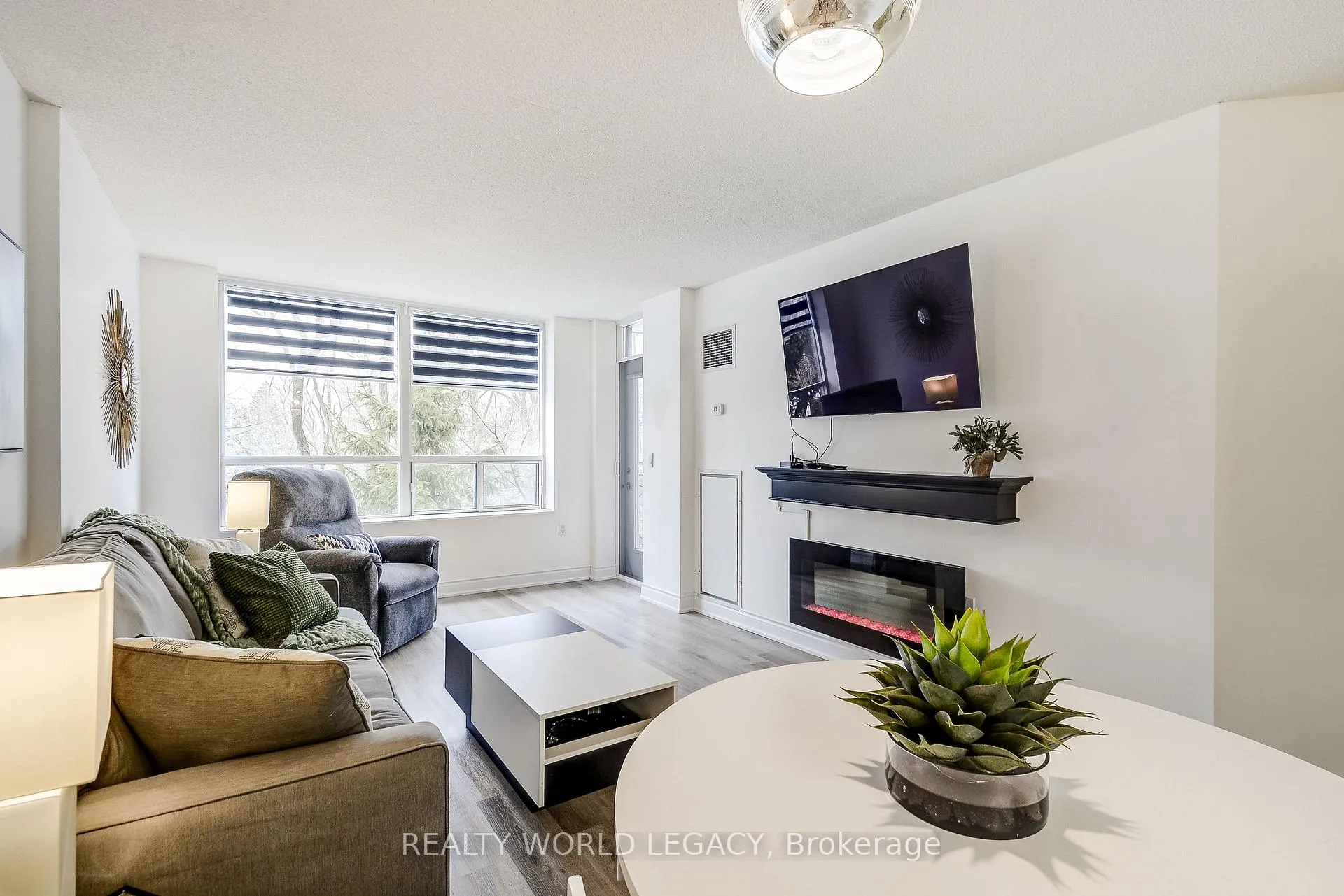 Photo 13 of Unit 1409, 100 Burloak Drive, Burlington, Appleby — HOMEH