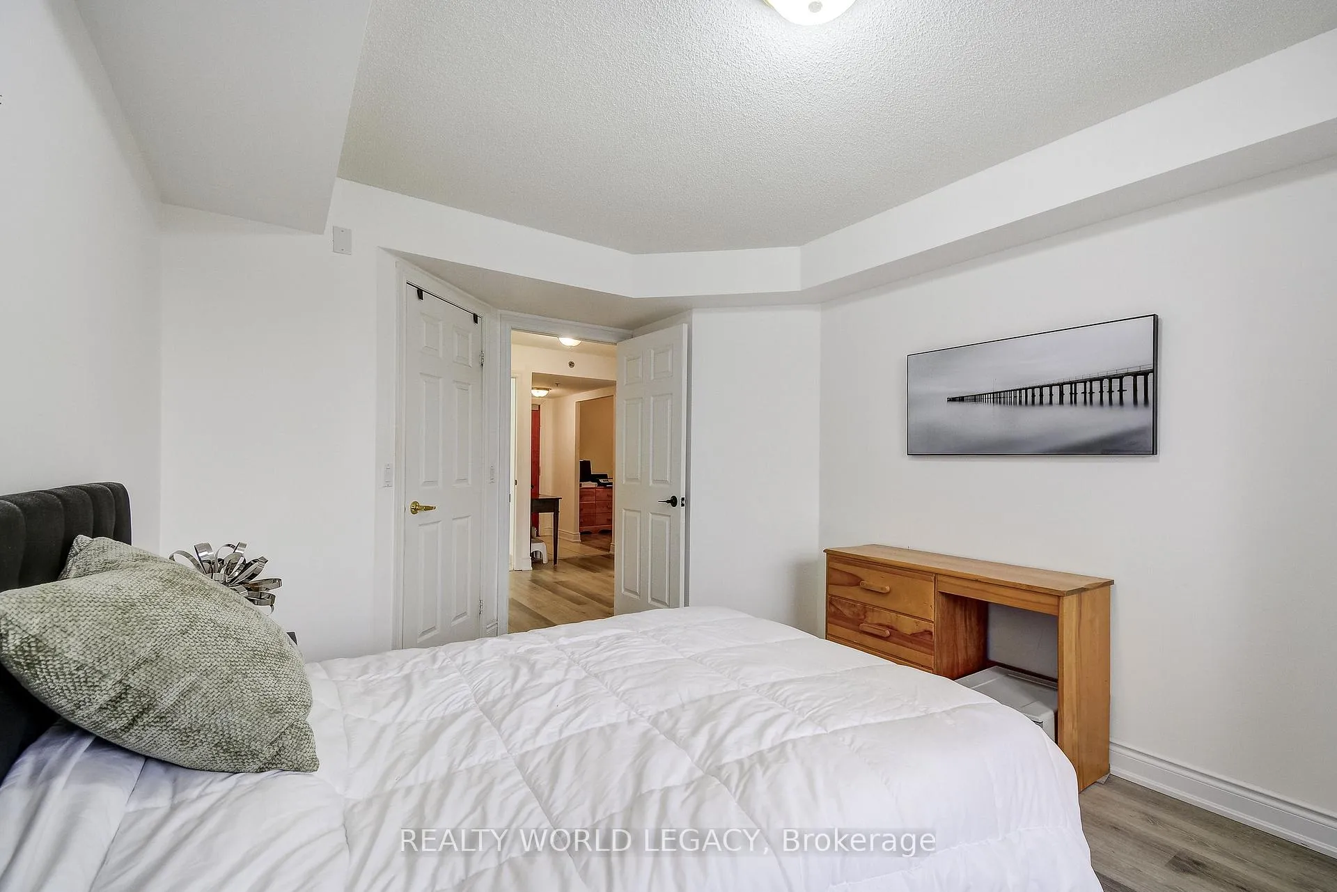 Photo 24 of Unit 1409, 100 Burloak Drive, Burlington, Appleby — HOMEH