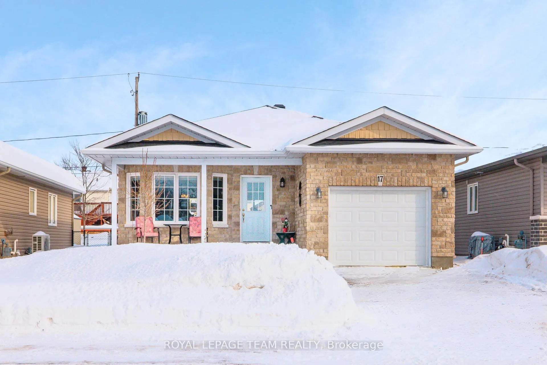 Photo 1 of 17 Lee Avenue, Smiths Falls — HOMEH
