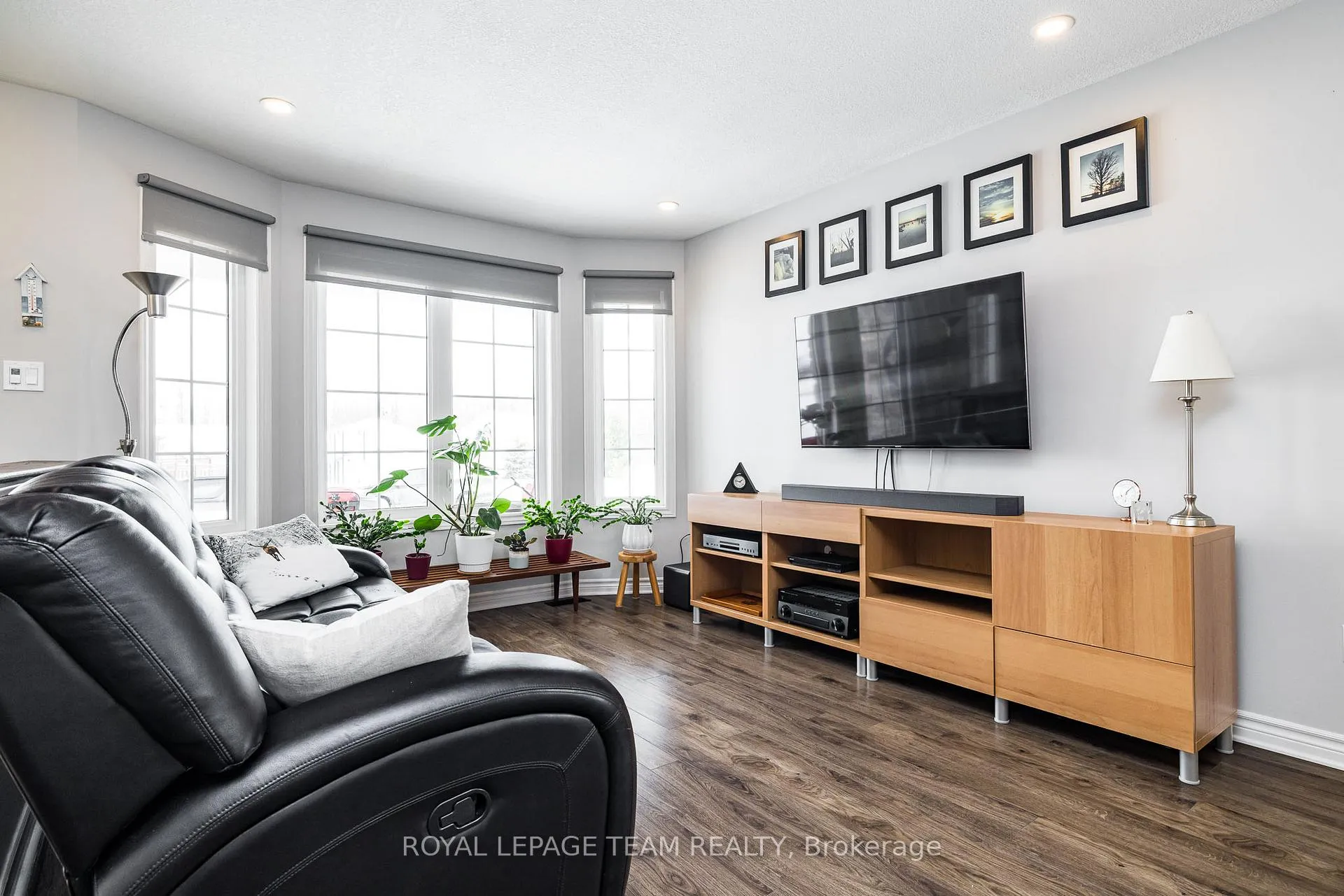 Photo 4 of 17 Lee Avenue, Smiths Falls — HOMEH