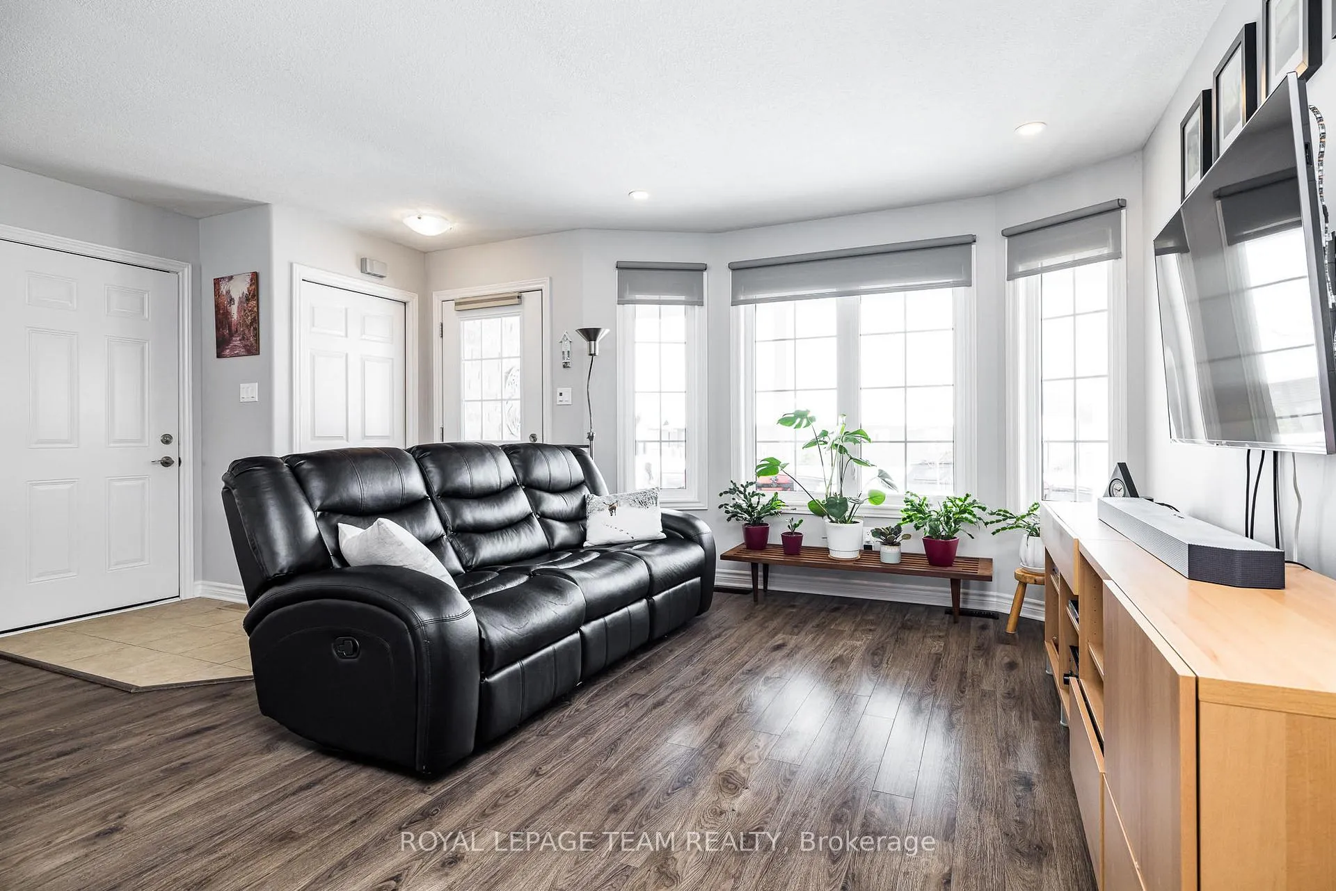 Photo 5 of 17 Lee Avenue, Smiths Falls — HOMEH
