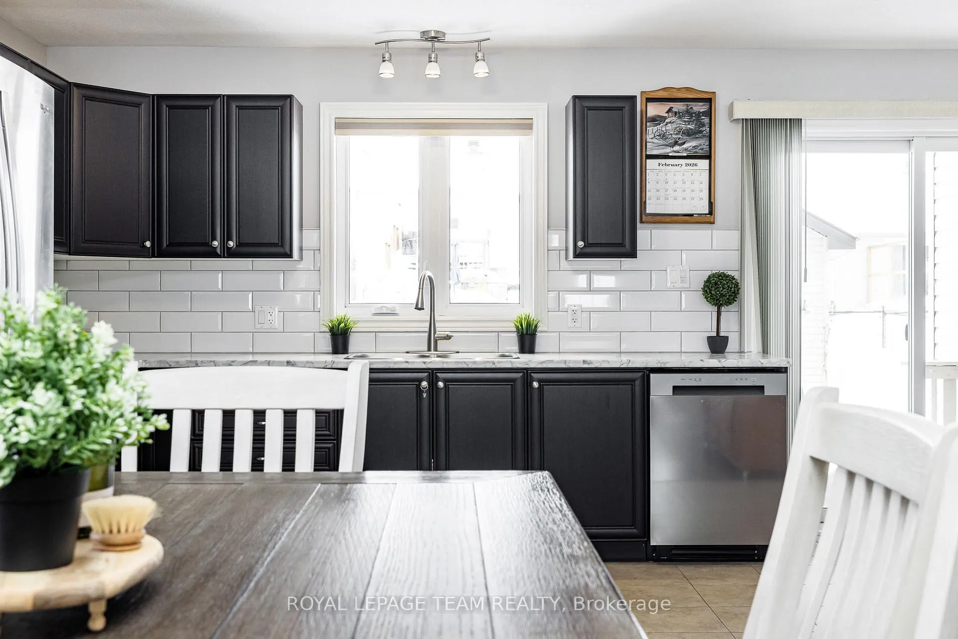 Photo 10 of 17 Lee Avenue, Smiths Falls — HOMEH