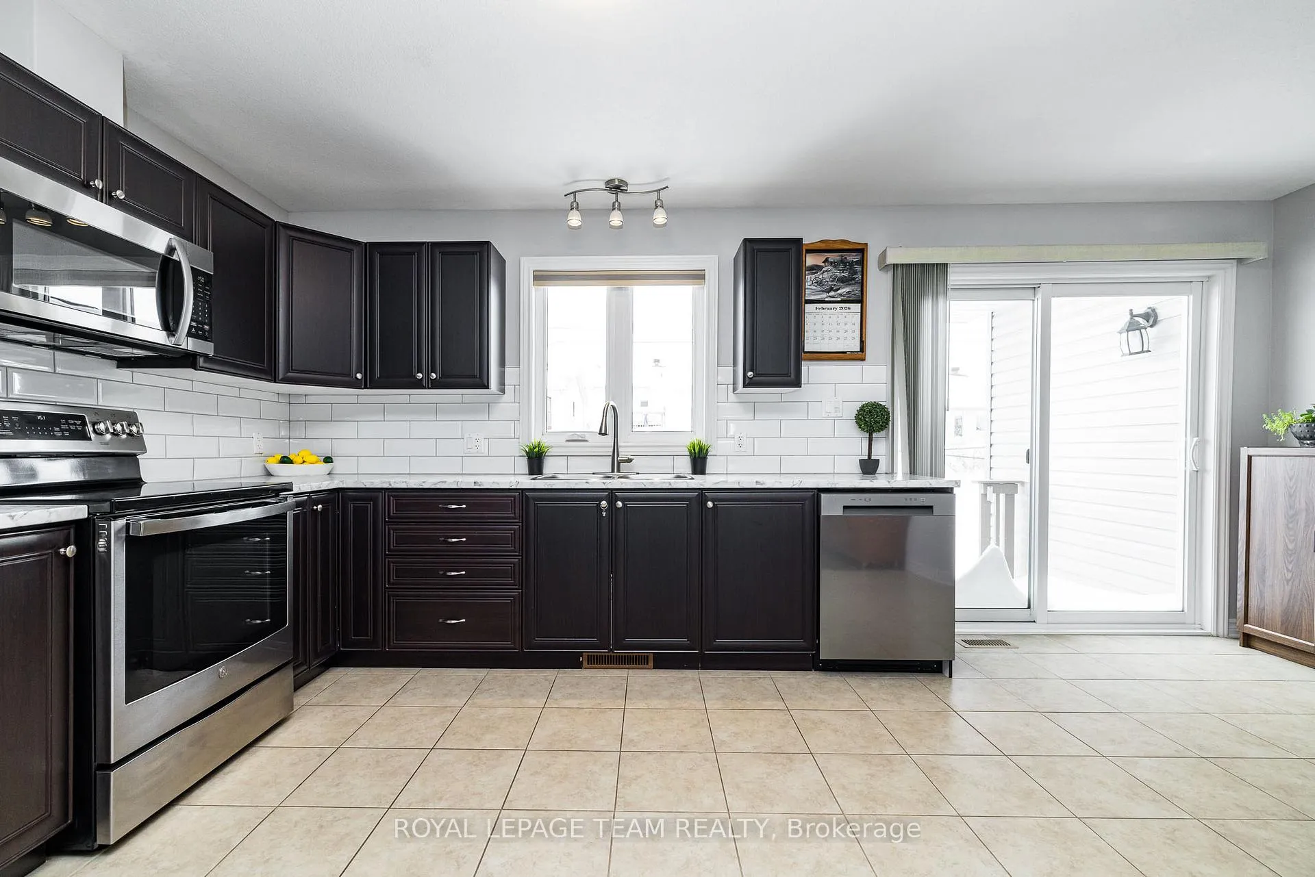 Photo 12 of 17 Lee Avenue, Smiths Falls — HOMEH