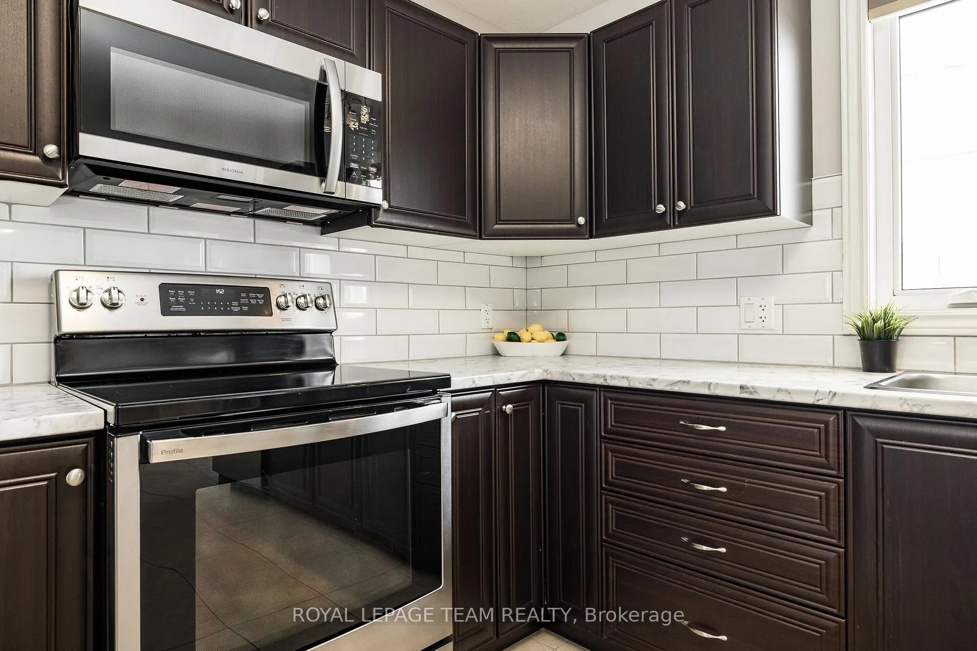 Photo 15 of 17 Lee Avenue, Smiths Falls — HOMEH