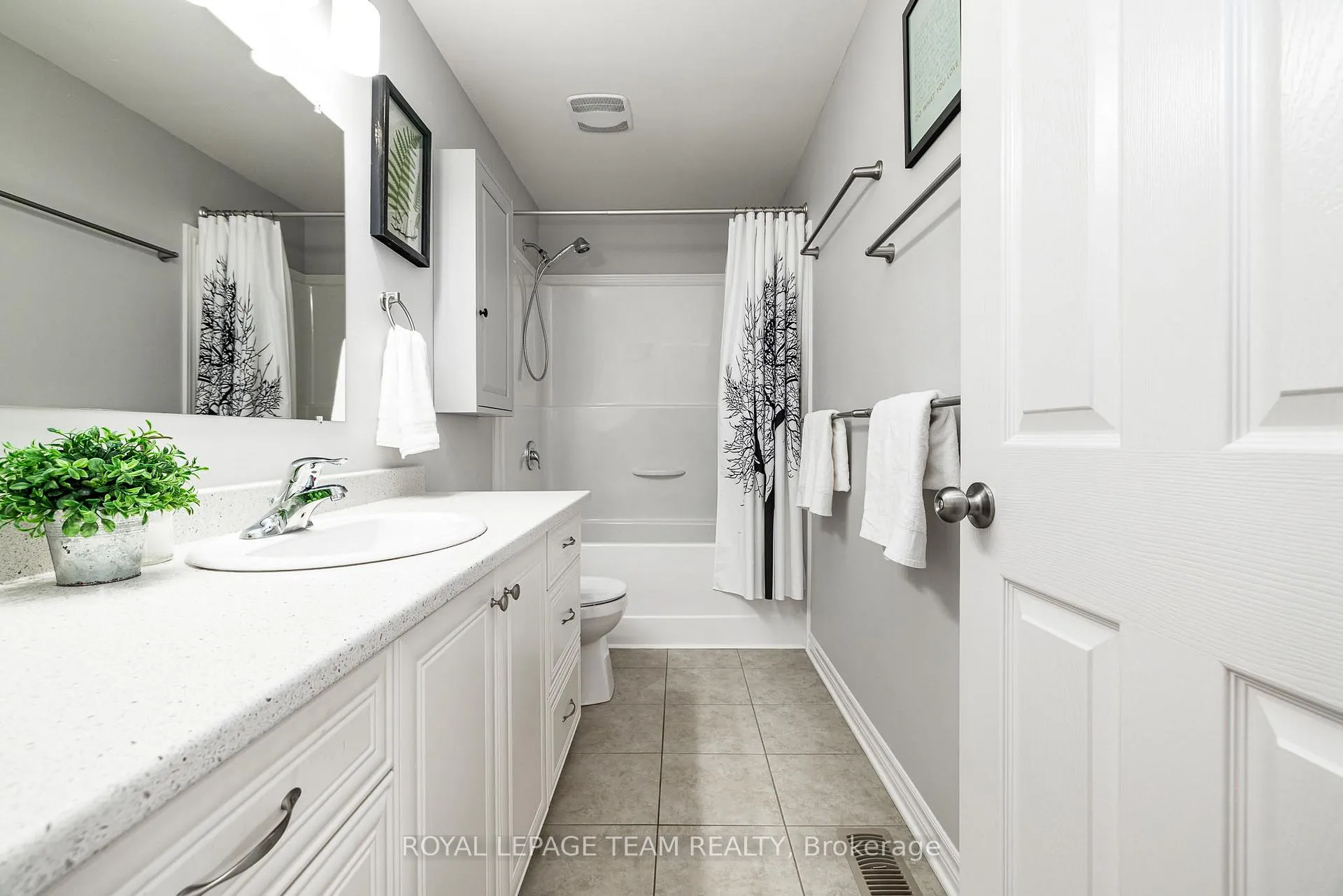 Photo 20 of 17 Lee Avenue, Smiths Falls — HOMEH