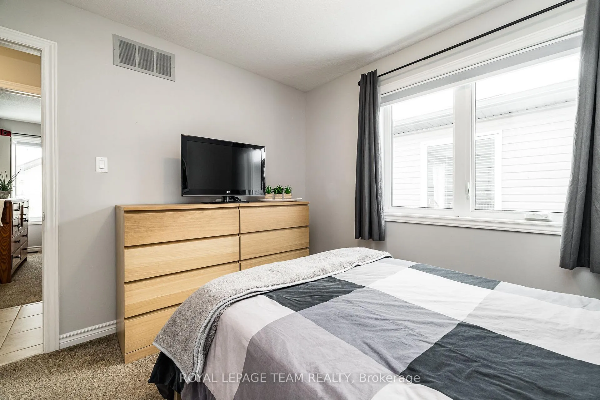 Photo 22 of 17 Lee Avenue, Smiths Falls — HOMEH