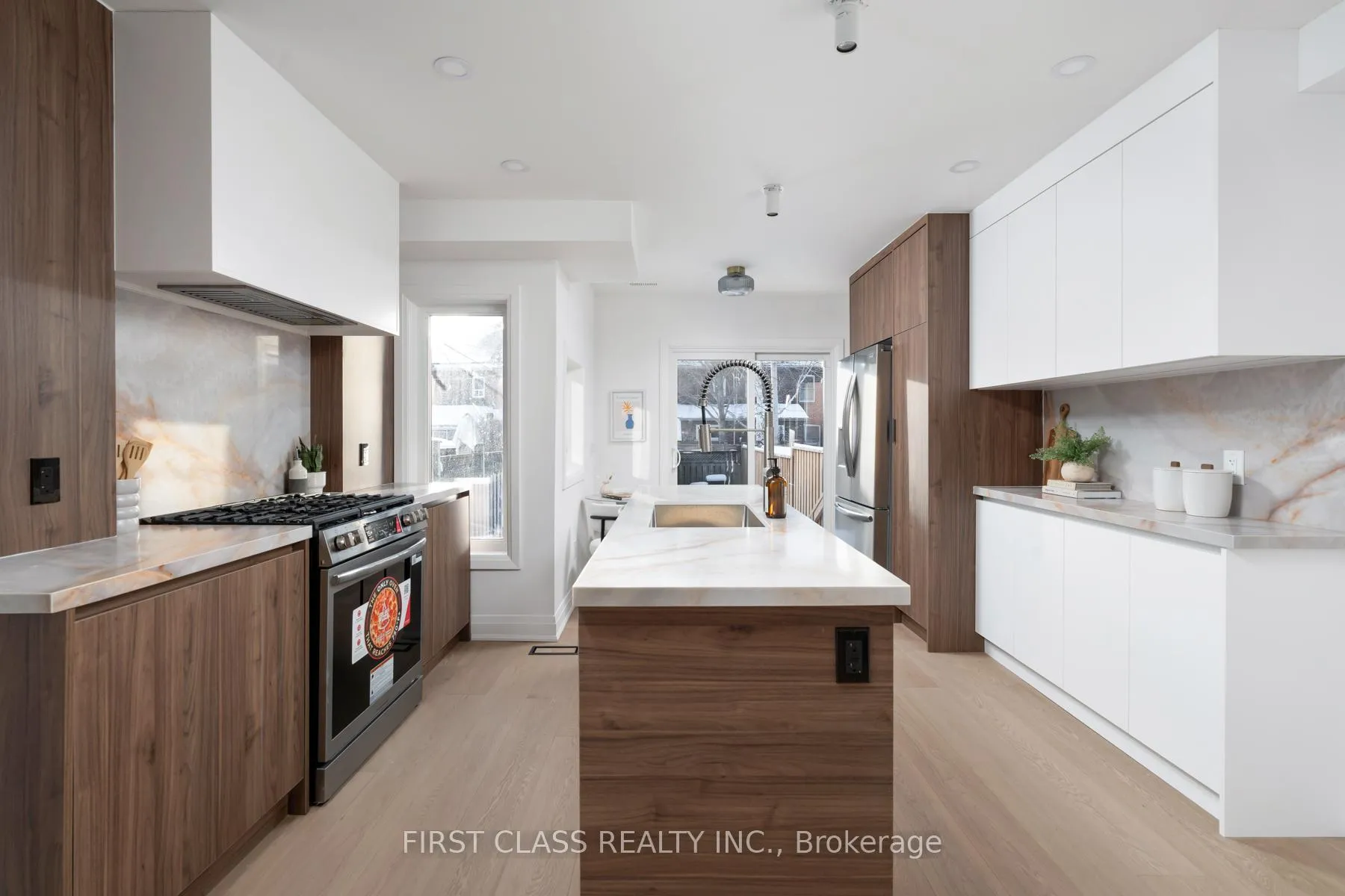 Photo 12 of 38 Bonnie Brae Boulevard, Toronto, Danforth Village-East York — HOMEH