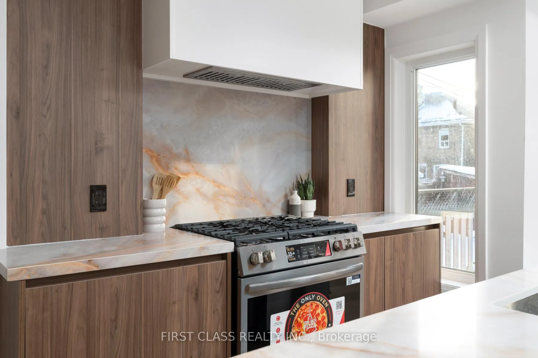 Photo 13 of 38 Bonnie Brae Boulevard, Toronto, Danforth Village-East York — HOMEH