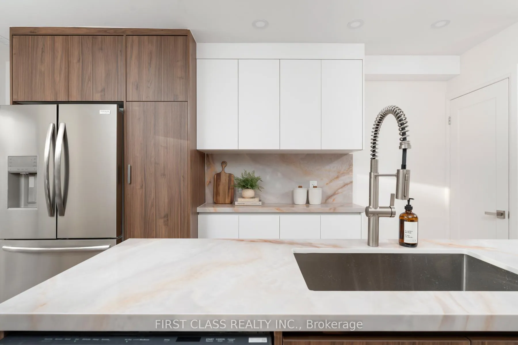 Photo 16 of 38 Bonnie Brae Boulevard, Toronto, Danforth Village-East York — HOMEH