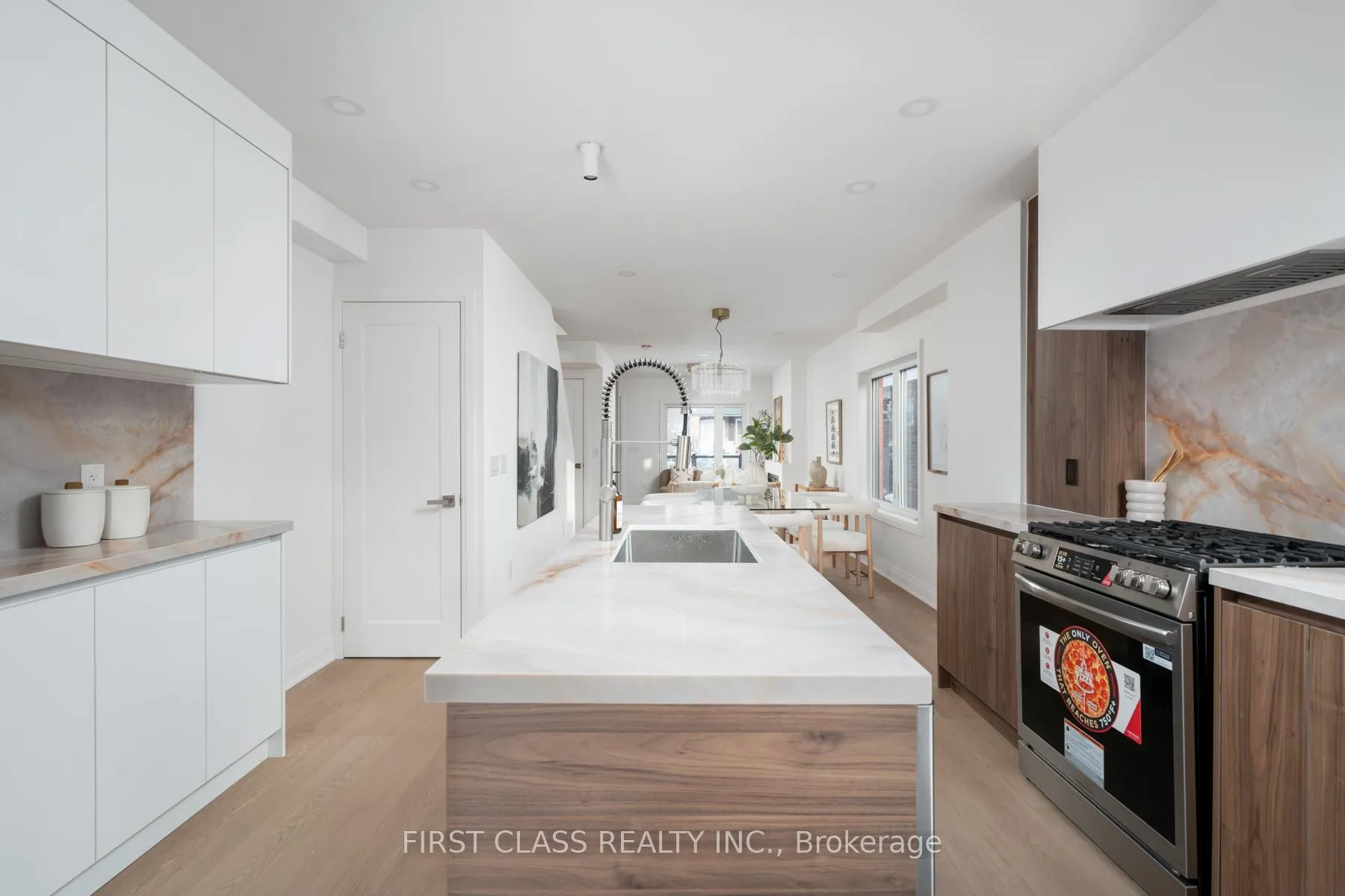 Photo 18 of 38 Bonnie Brae Boulevard, Toronto, Danforth Village-East York — HOMEH