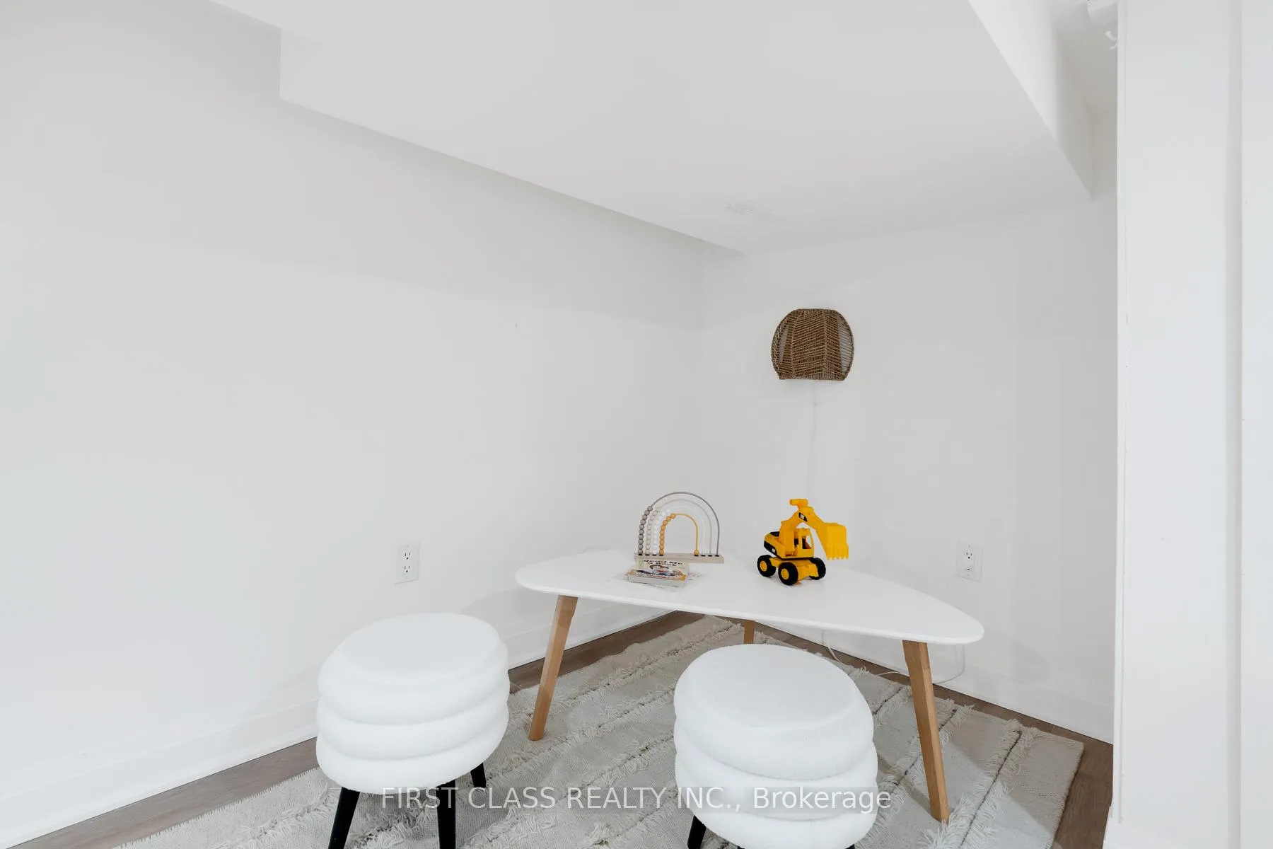 Photo 30 of 38 Bonnie Brae Boulevard, Toronto, Danforth Village-East York — HOMEH