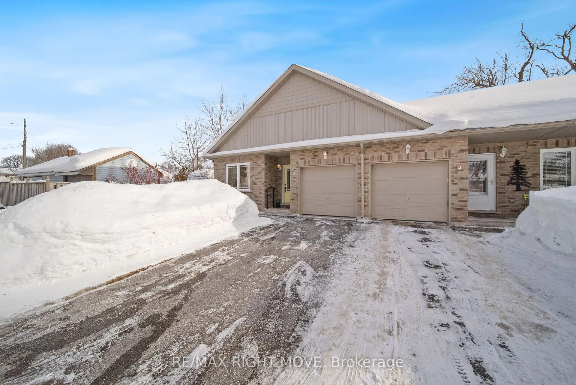 Photo 2 of 3 Taylor Drive, Orillia — HOMEH
