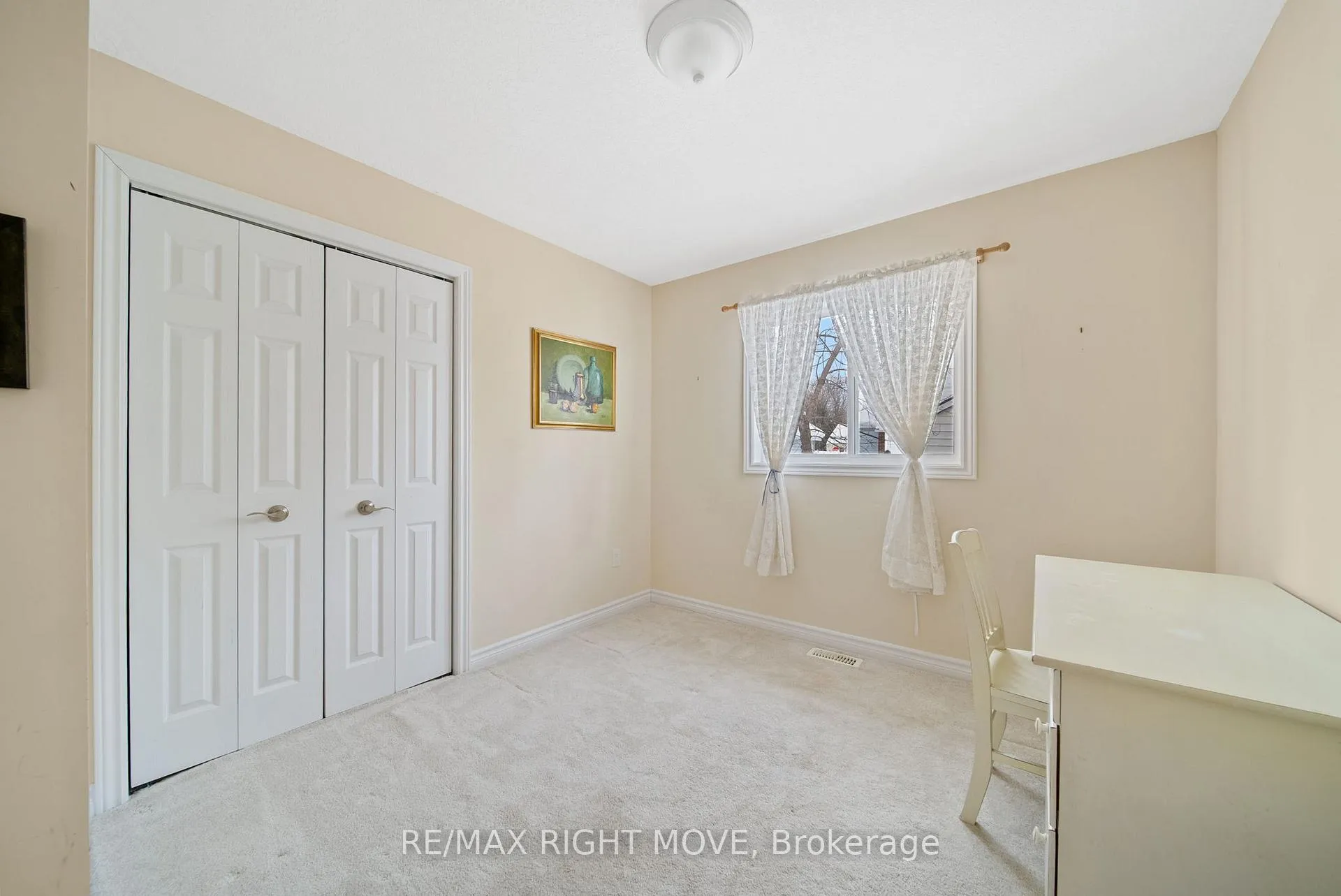 Photo 7 of 3 Taylor Drive, Orillia — HOMEH