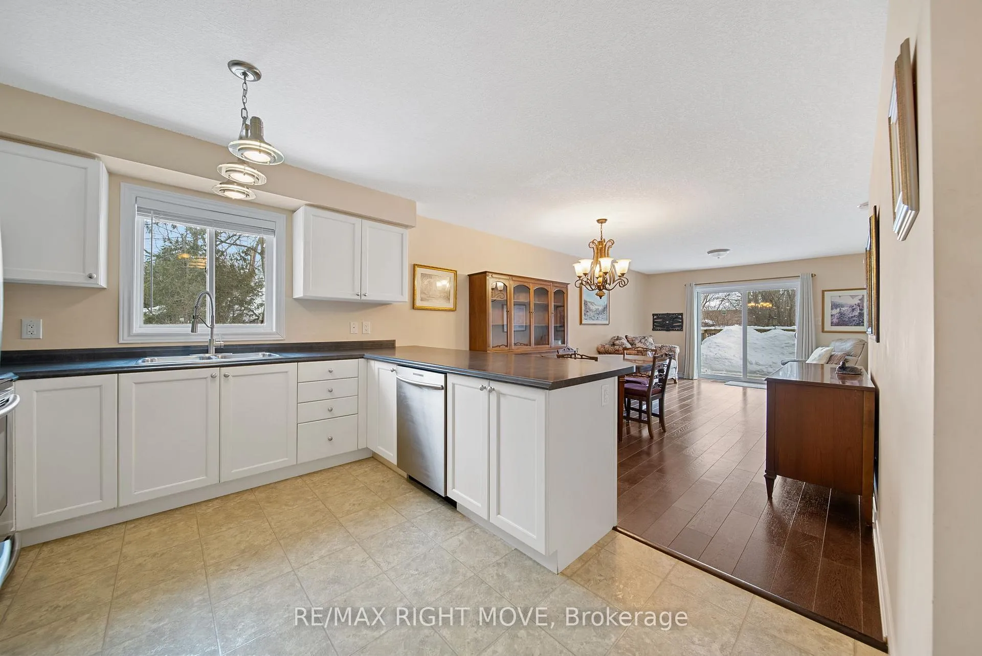 Photo 10 of 3 Taylor Drive, Orillia — HOMEH