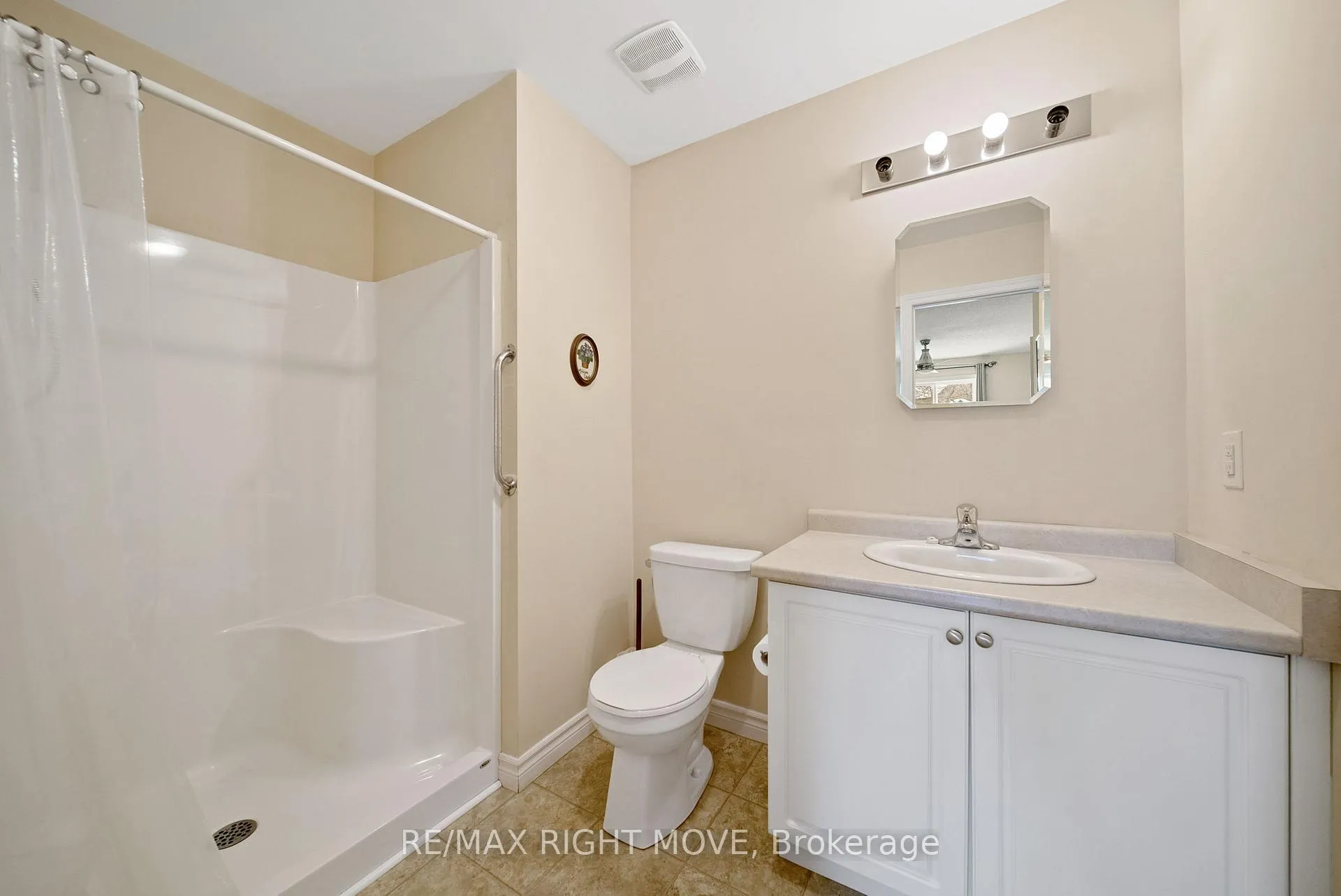 Photo 24 of 3 Taylor Drive, Orillia — HOMEH