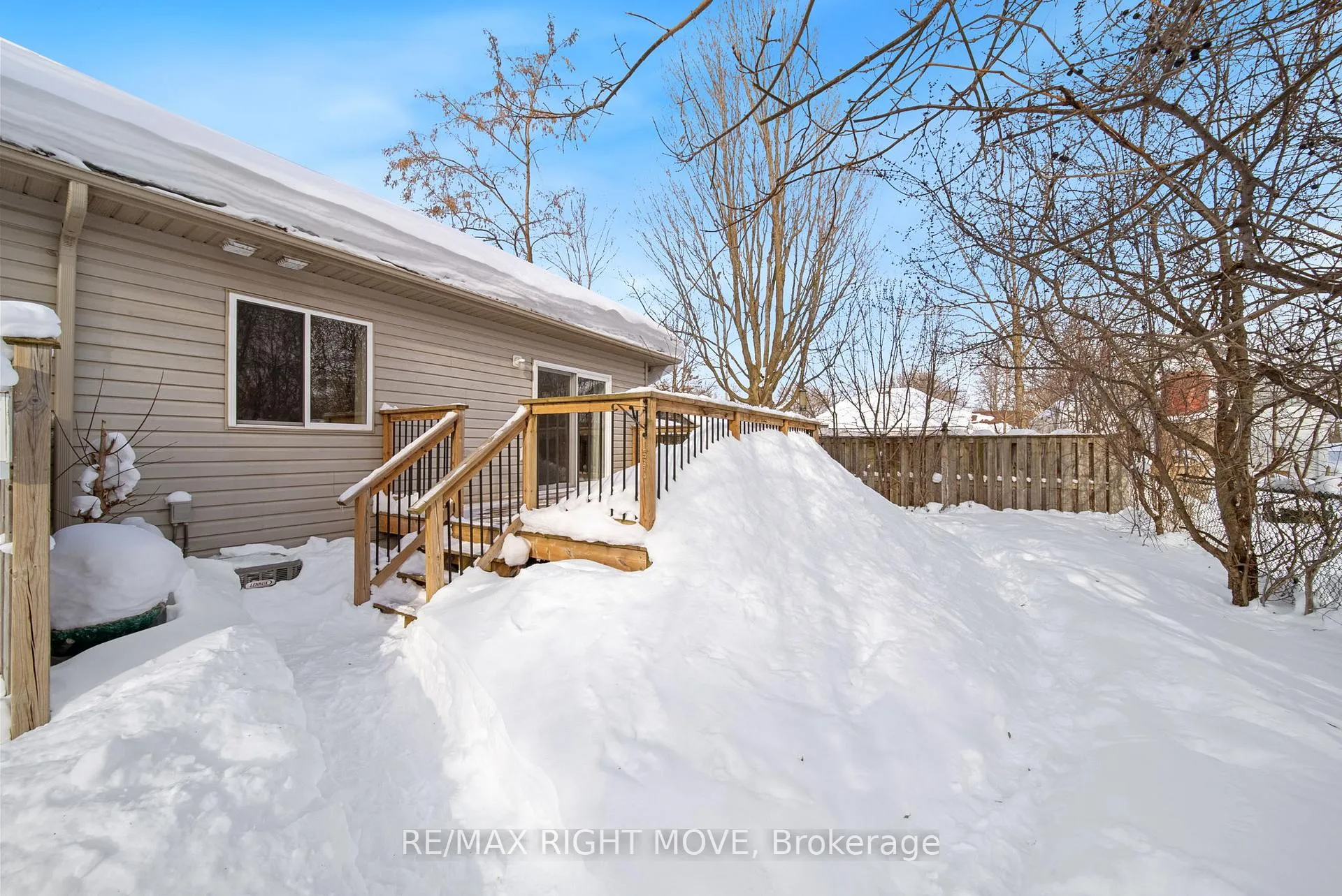 Photo 25 of 3 Taylor Drive, Orillia — HOMEH