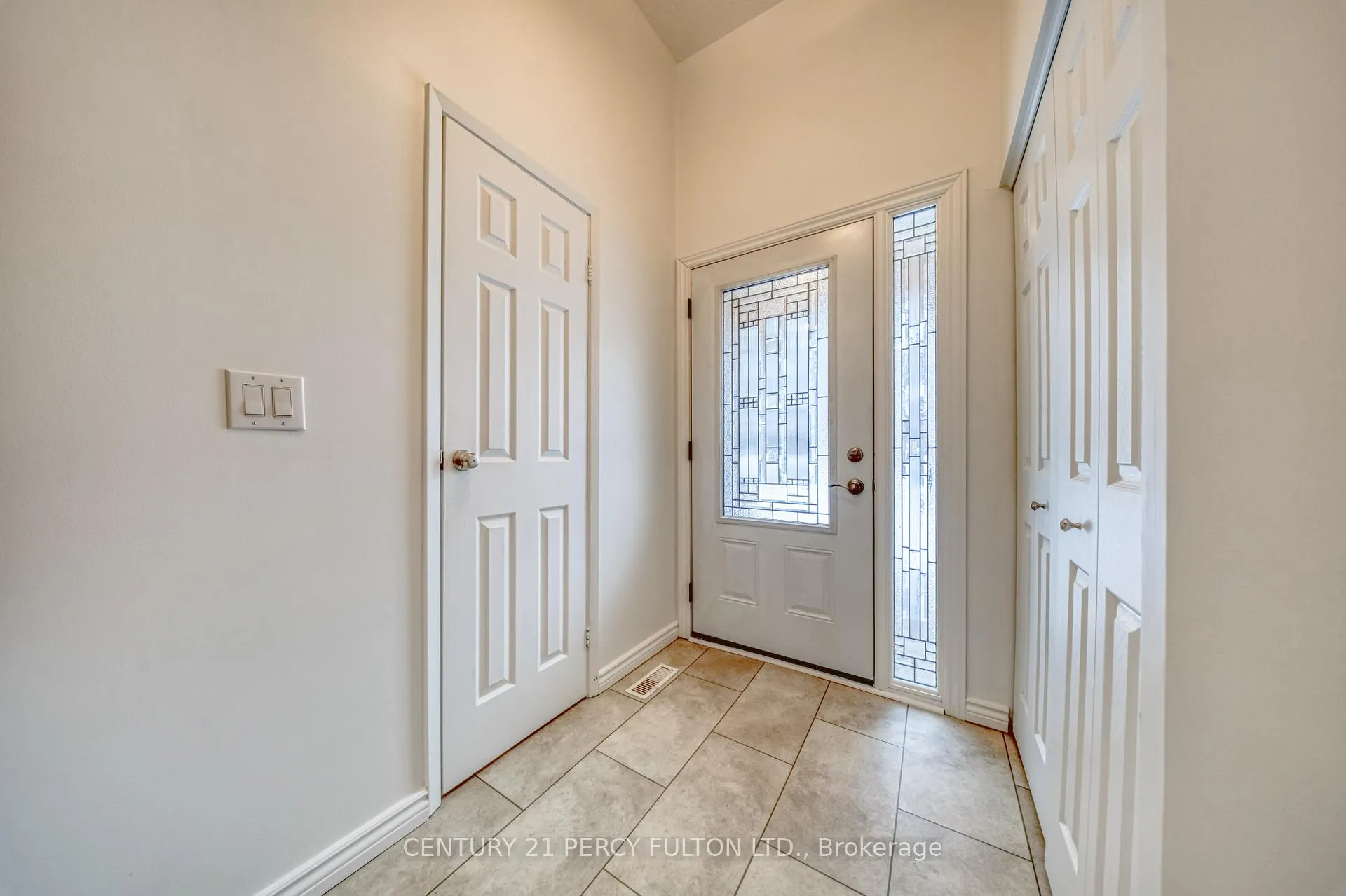 Photo 3 of 1332 Sunnybrae Crescent, Oshawa, Donevan — HOMEH