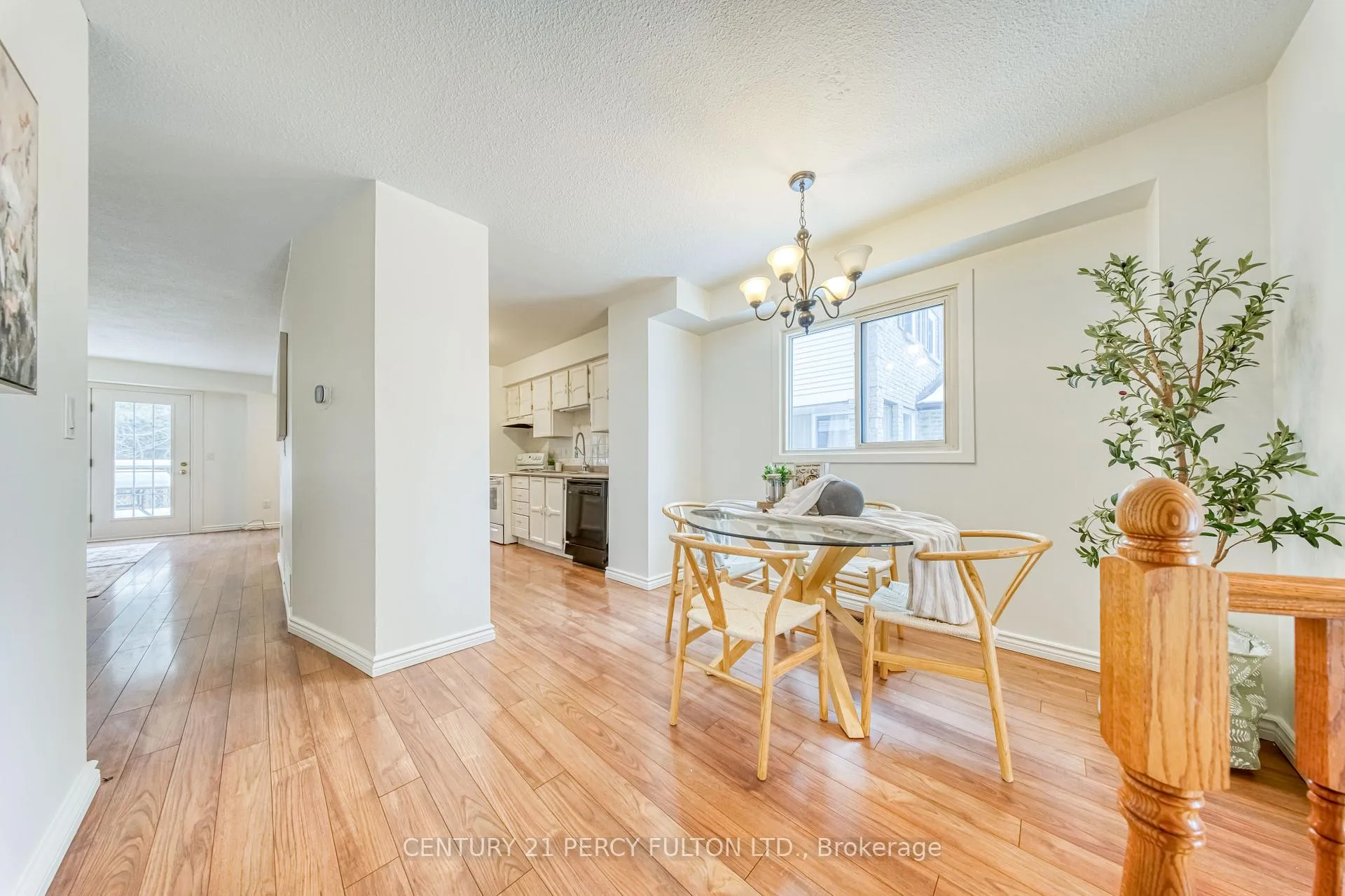 Photo 4 of 1332 Sunnybrae Crescent, Oshawa, Donevan — HOMEH