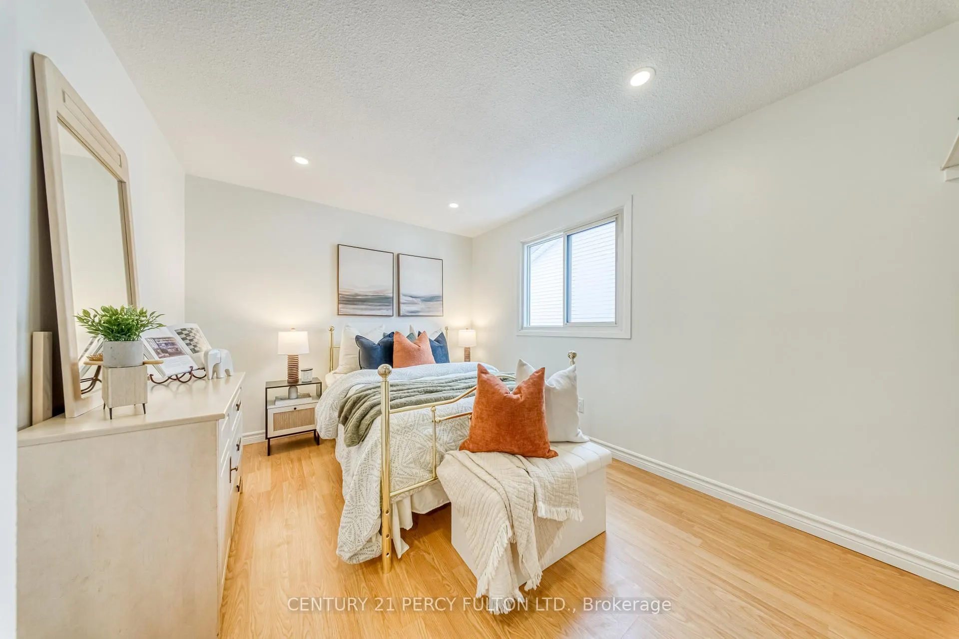 Photo 32 of 1332 Sunnybrae Crescent, Oshawa, Donevan — HOMEH