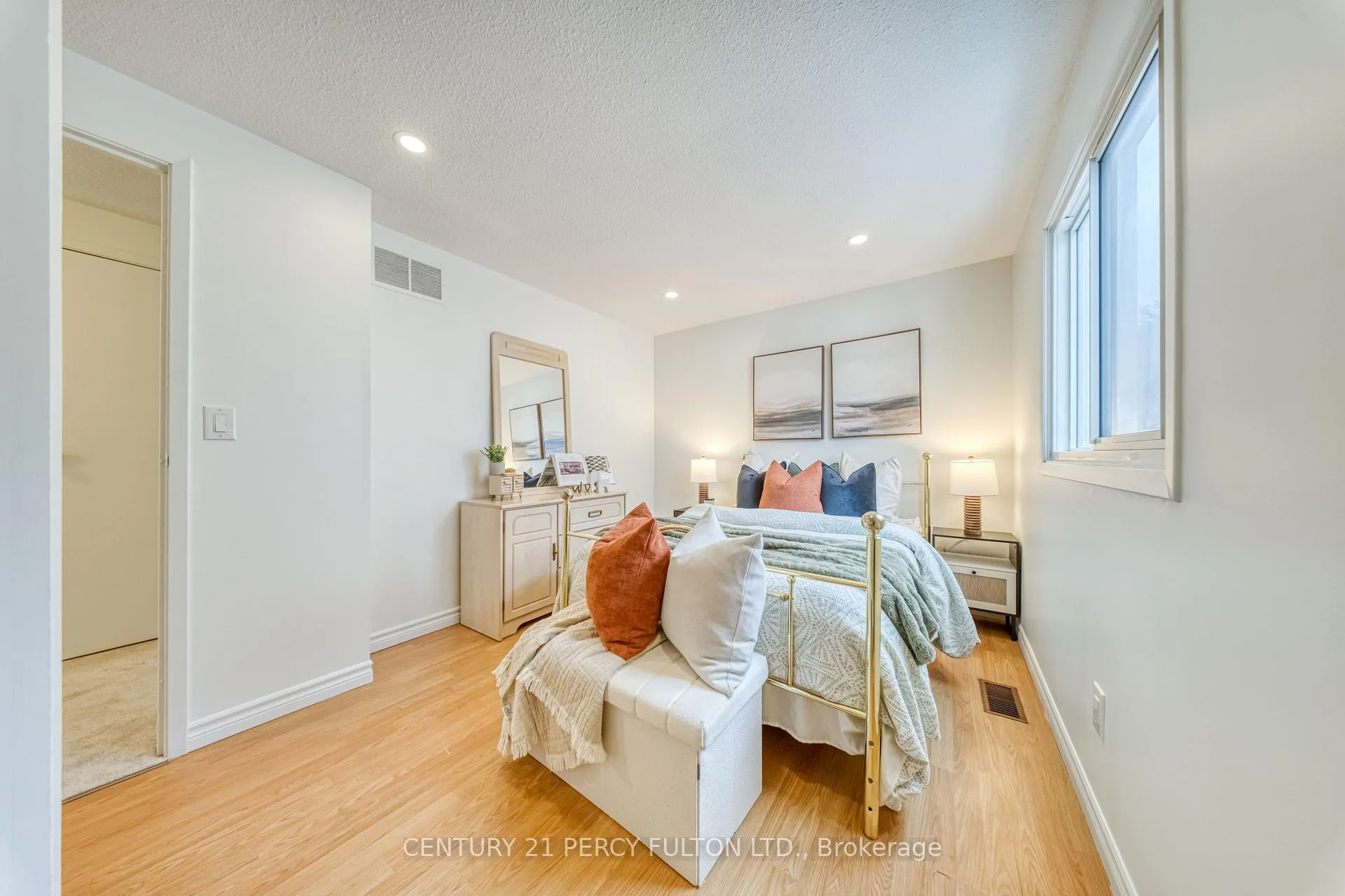 Photo 34 of 1332 Sunnybrae Crescent, Oshawa, Donevan — HOMEH