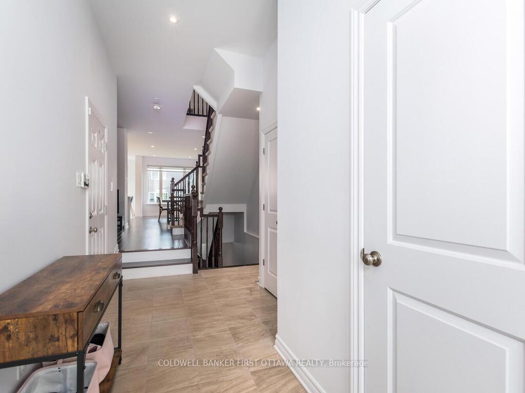 Photo 4 of 736 Twist Way, Ottawa, Kanata - Emerald Meadows/Trailwest — HOMEH