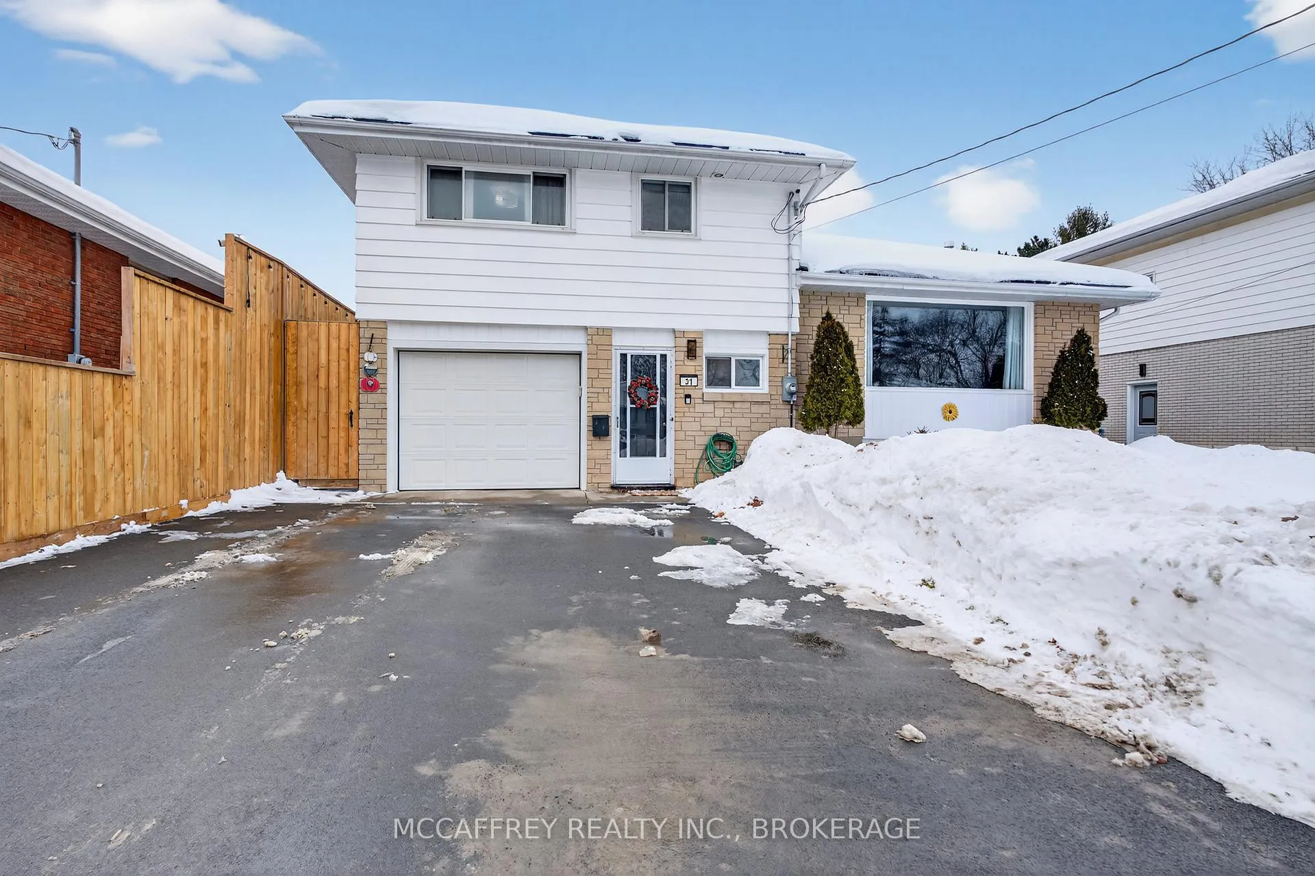 Front of 31 Meadowvale Avenue
