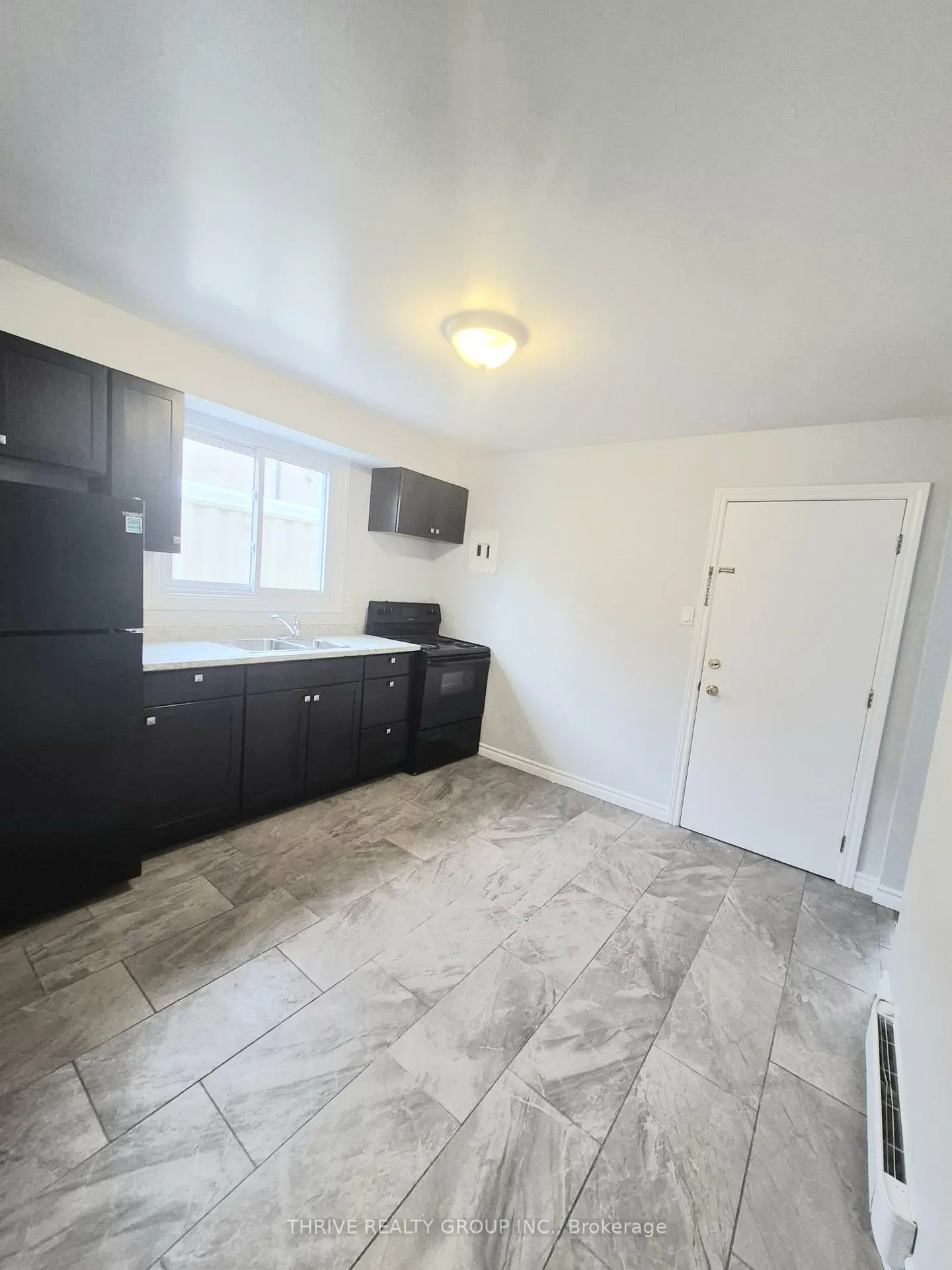 Photo 6 of Unit 2, 184 Simcoe Street, London, East K — HOMEH
