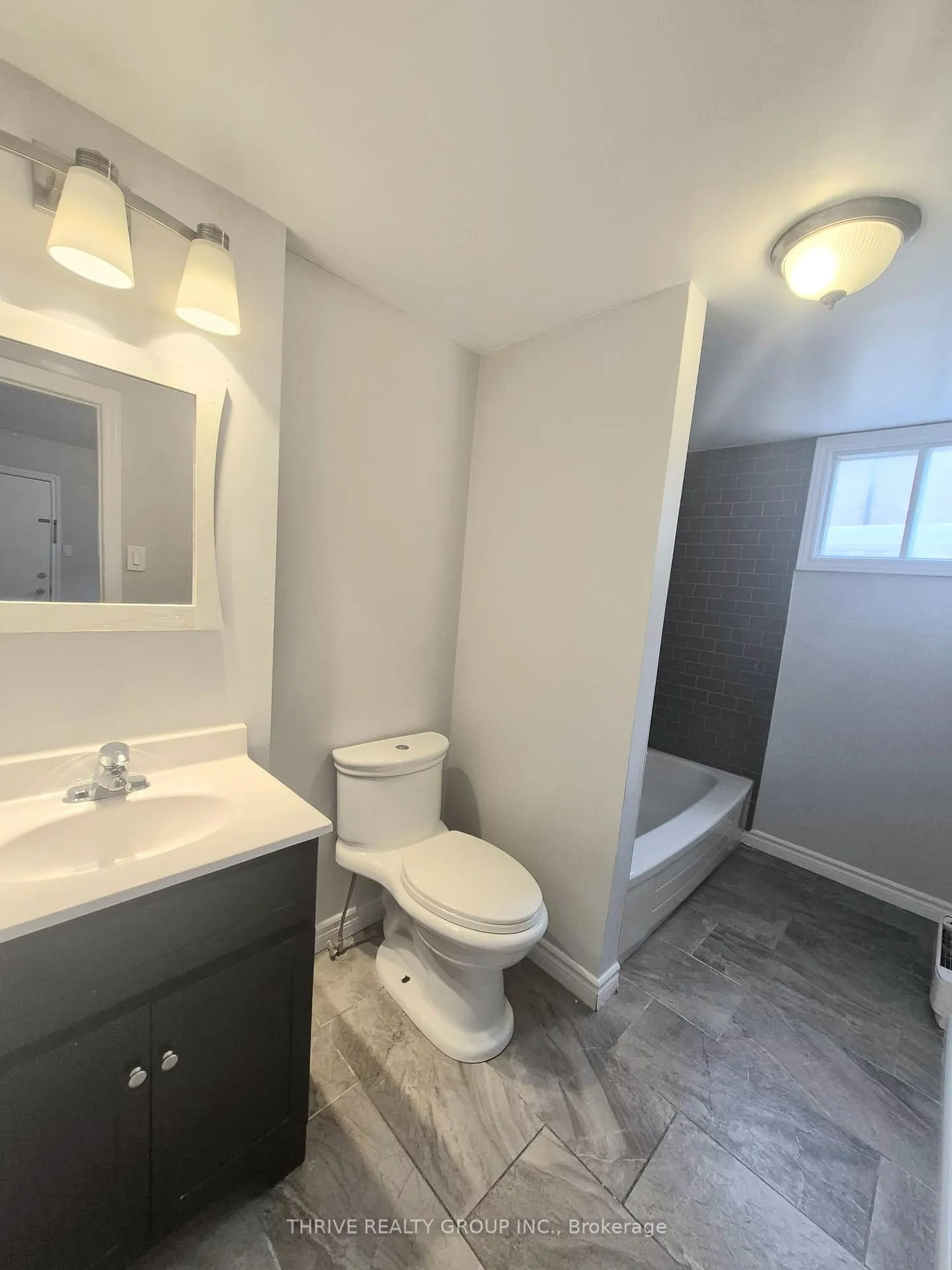 Photo 7 of Unit 2, 184 Simcoe Street, London, East K — HOMEH