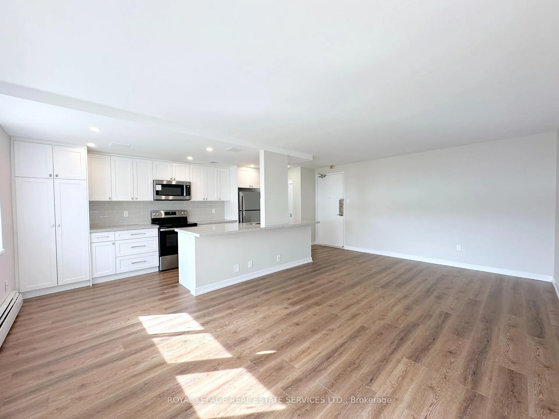 Photo 2 of Unit 202, 300 St Clair Avenue W, Toronto, Casa Loma — HOMEH