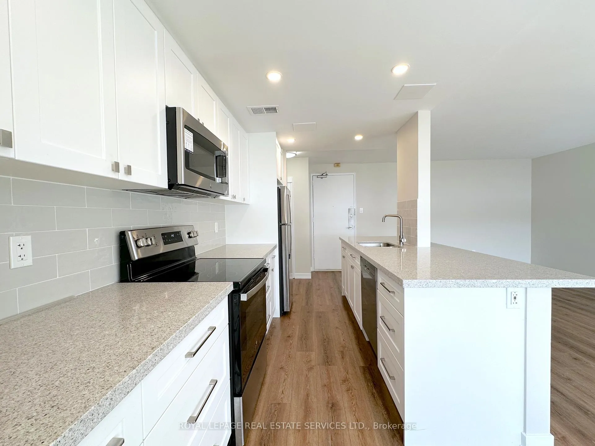 Photo 4 of Unit 202, 300 St Clair Avenue W, Toronto, Casa Loma — HOMEH