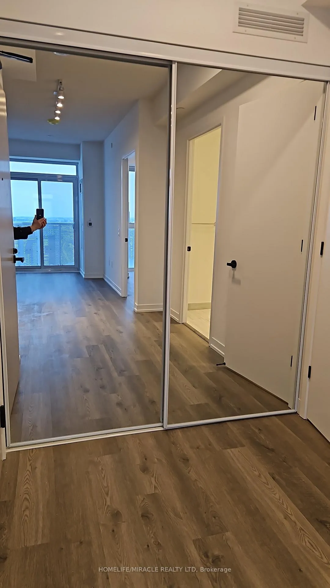 Photo 3 of Unit 5908, 8 Interchange Way, Vaughan, Vaughan Corporate Centre — HOMEH