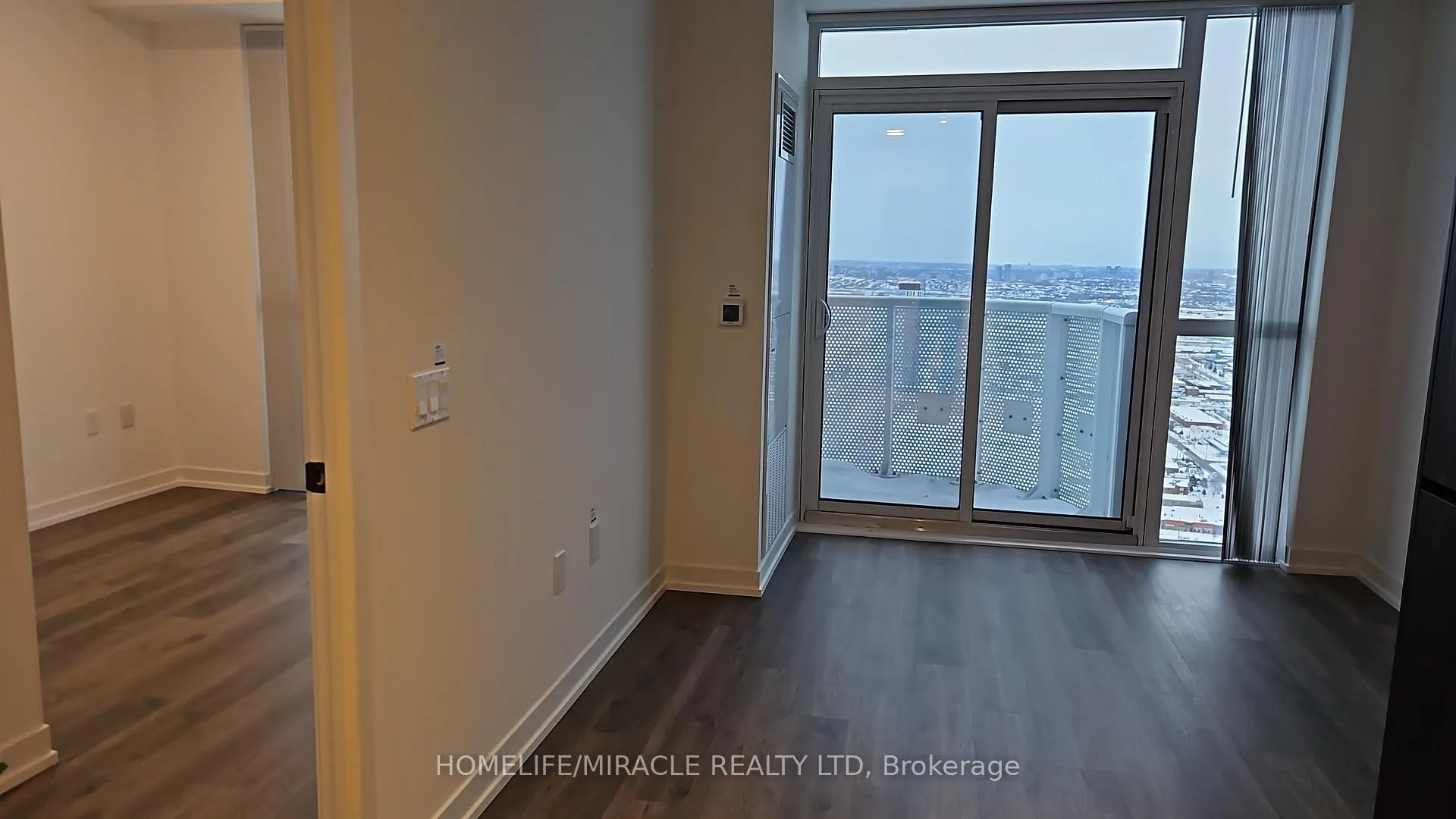 Photo 4 of Unit 5908, 8 Interchange Way, Vaughan, Vaughan Corporate Centre — HOMEH