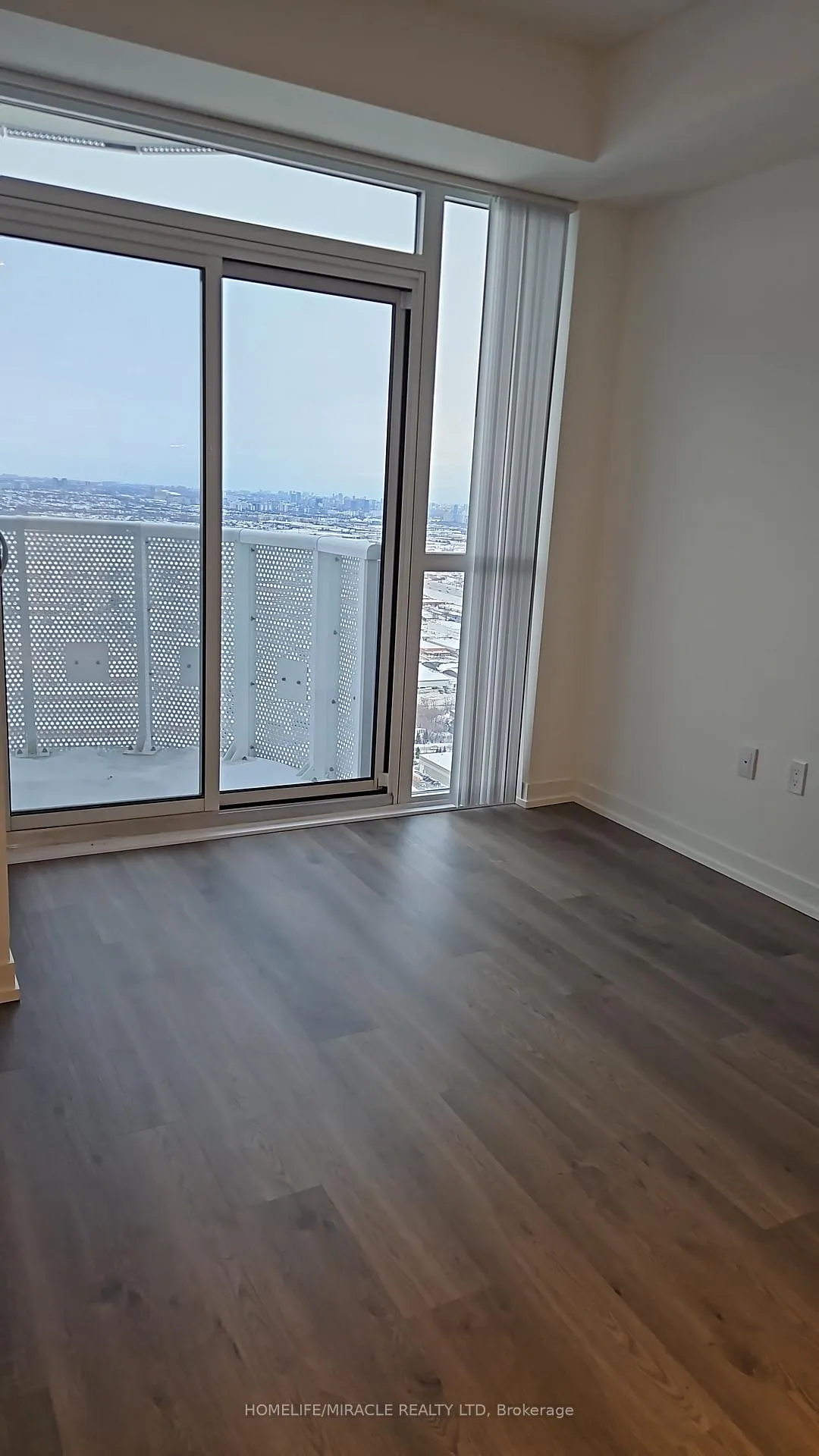 Photo 5 of Unit 5908, 8 Interchange Way, Vaughan, Vaughan Corporate Centre — HOMEH