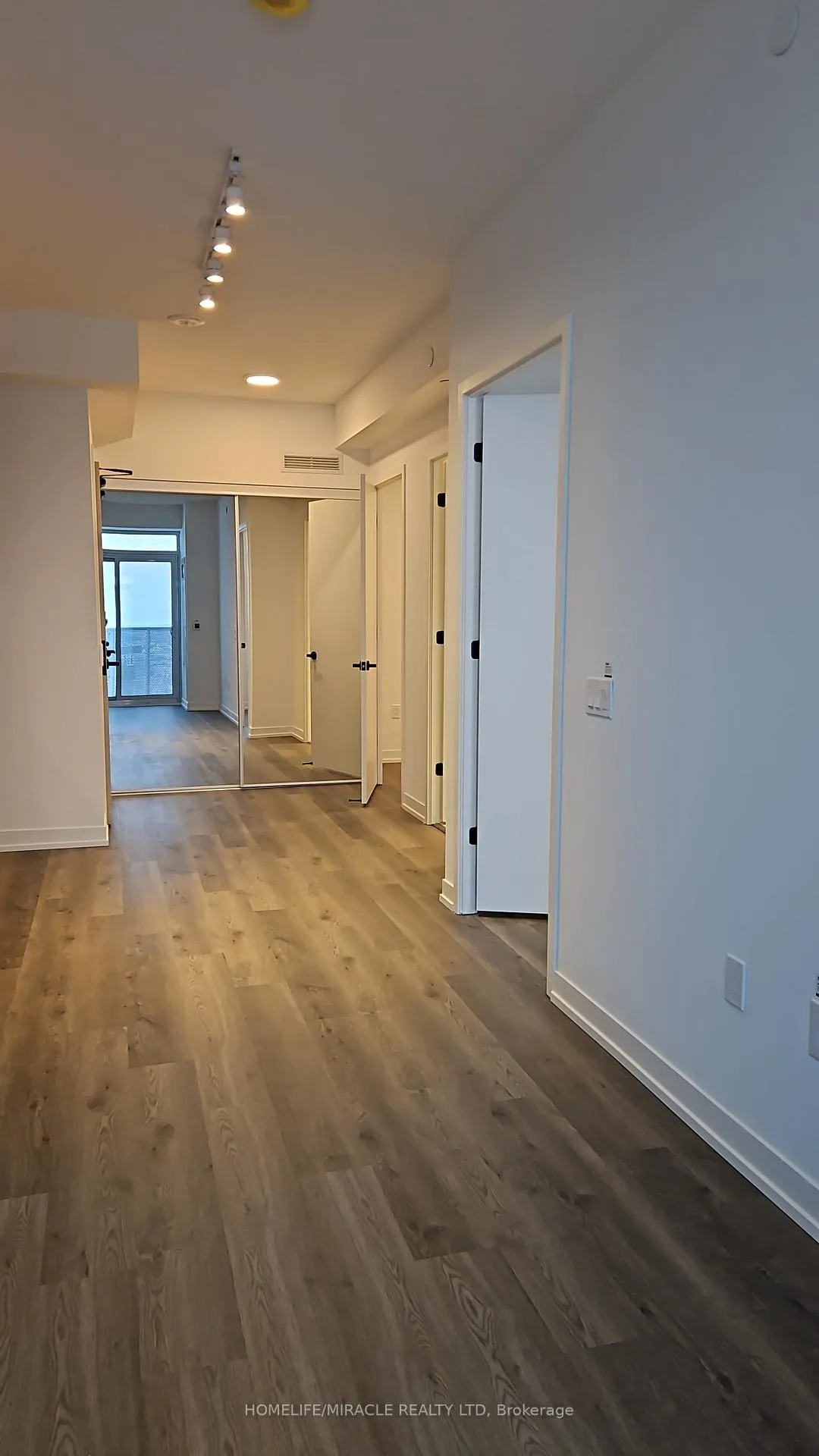 Photo 6 of Unit 5908, 8 Interchange Way, Vaughan, Vaughan Corporate Centre — HOMEH
