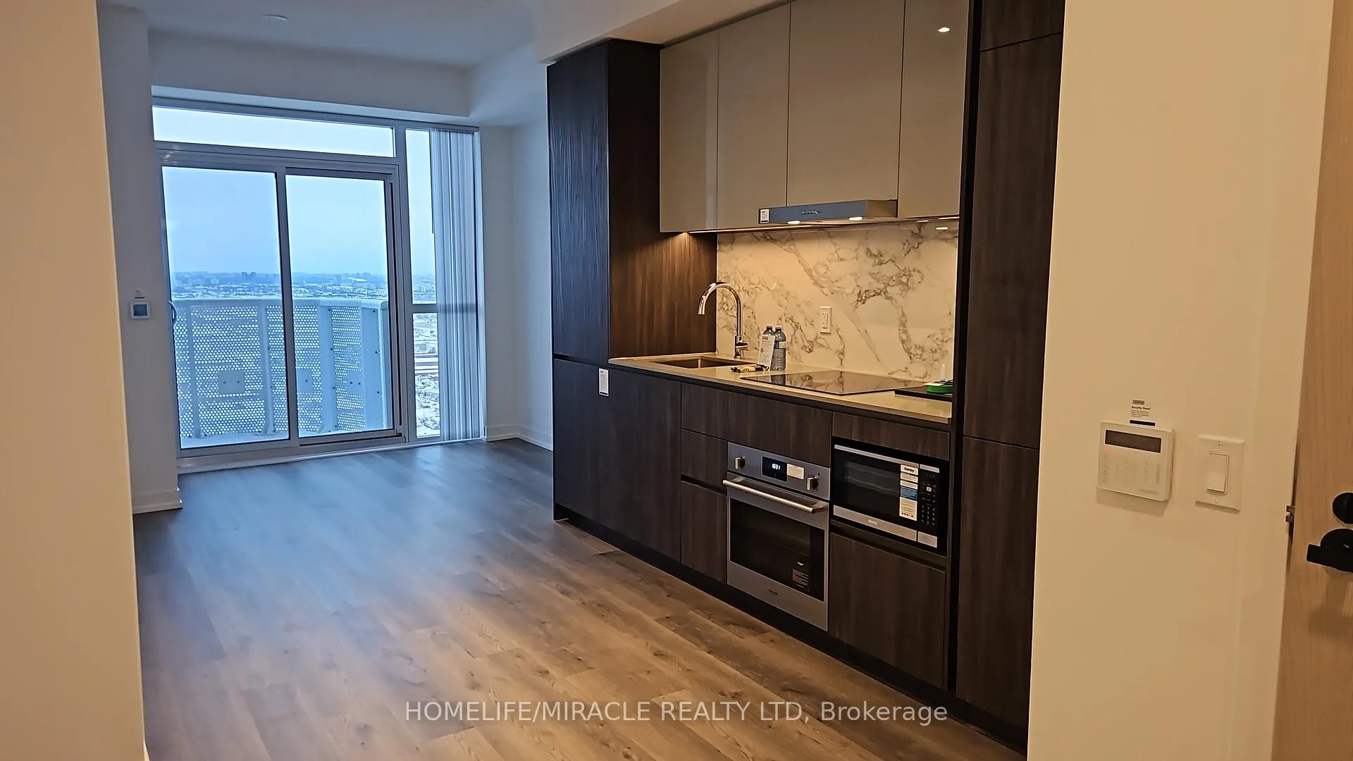 Photo 9 of Unit 5908, 8 Interchange Way, Vaughan, Vaughan Corporate Centre — HOMEH