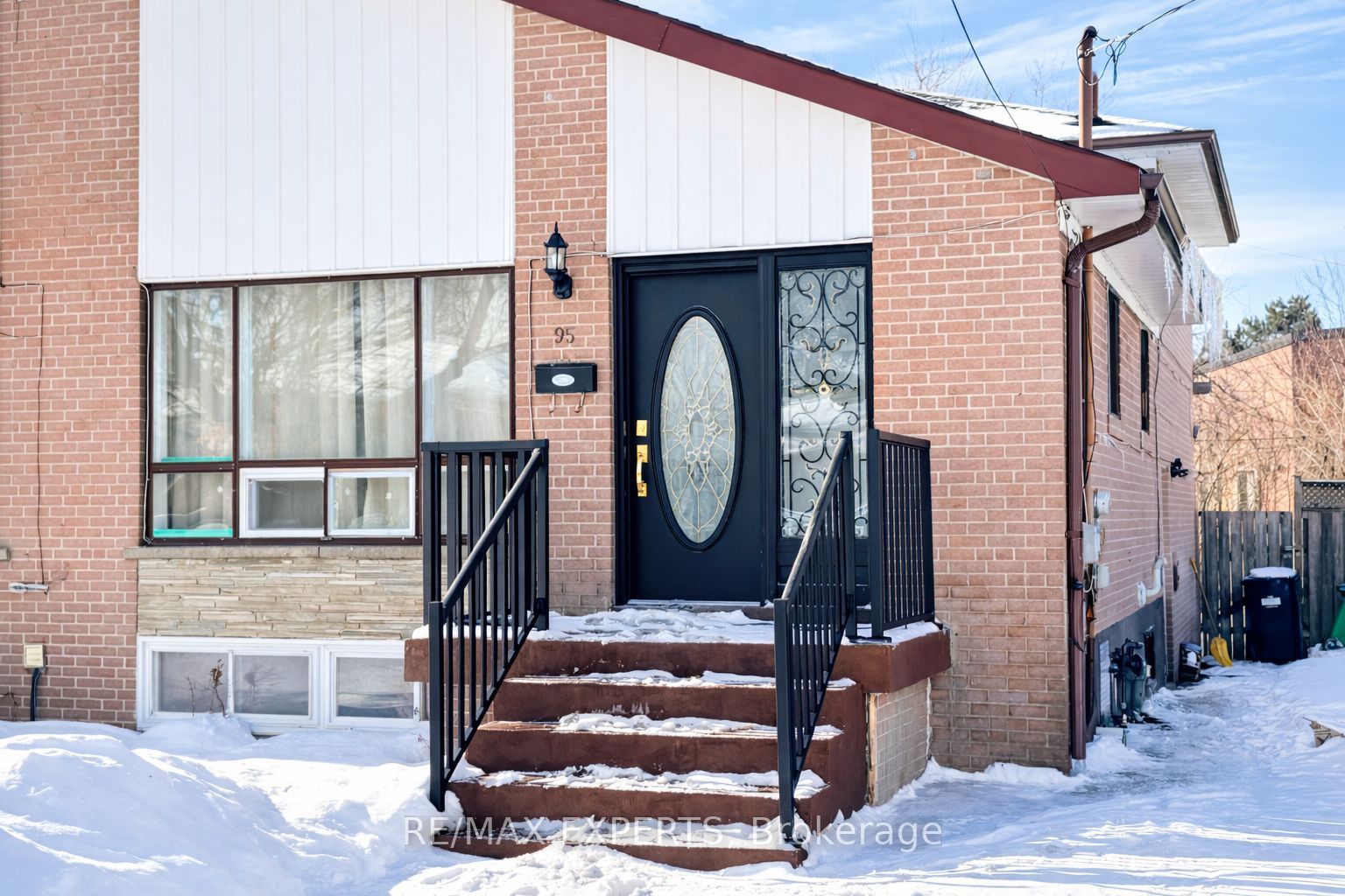 Front of Unit Upper, 95 Post Road