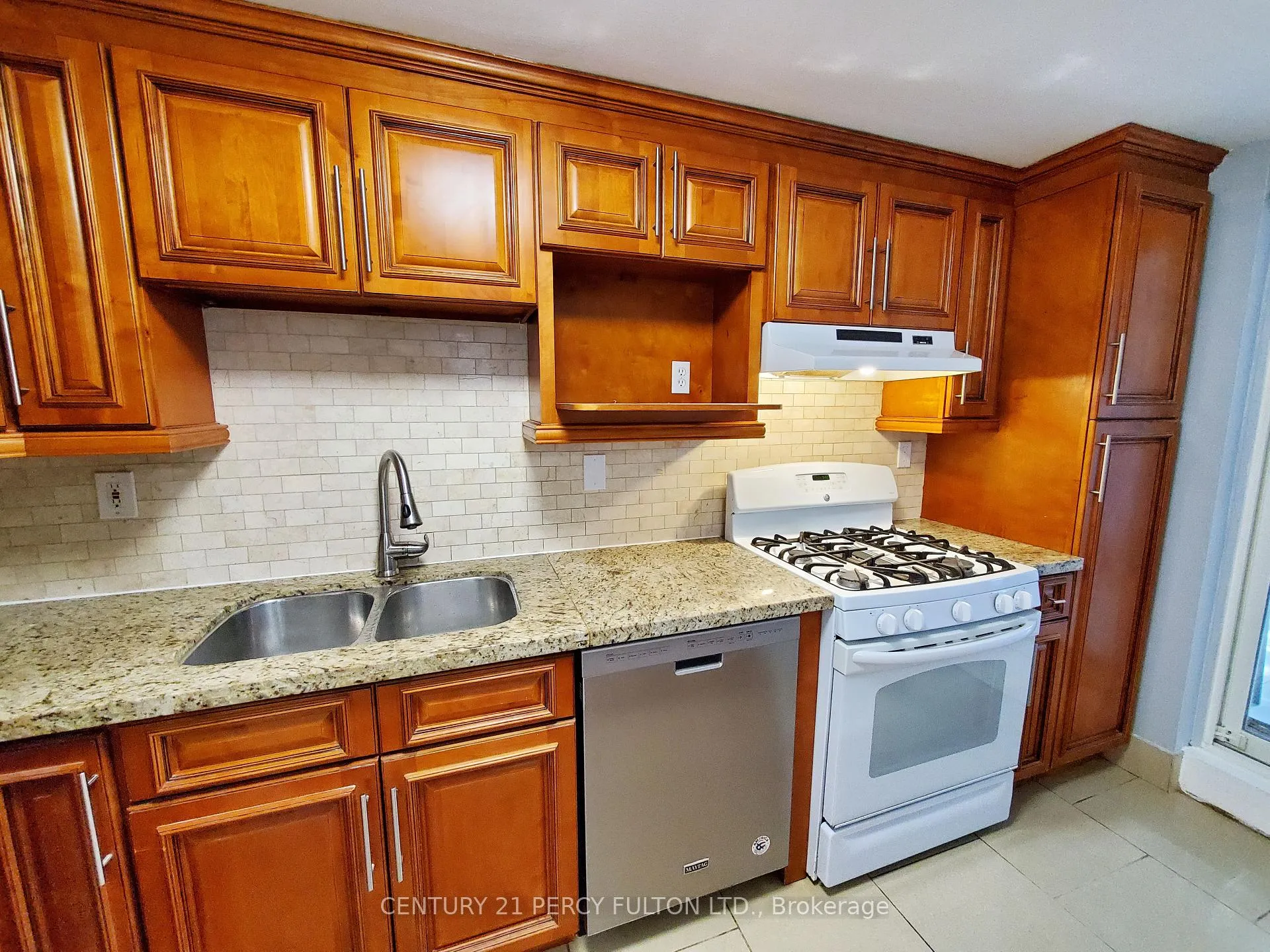 Photo 4 of Unit Bsmt, 48 Laguna Crescent, Markham, Middlefield — HOMEH
