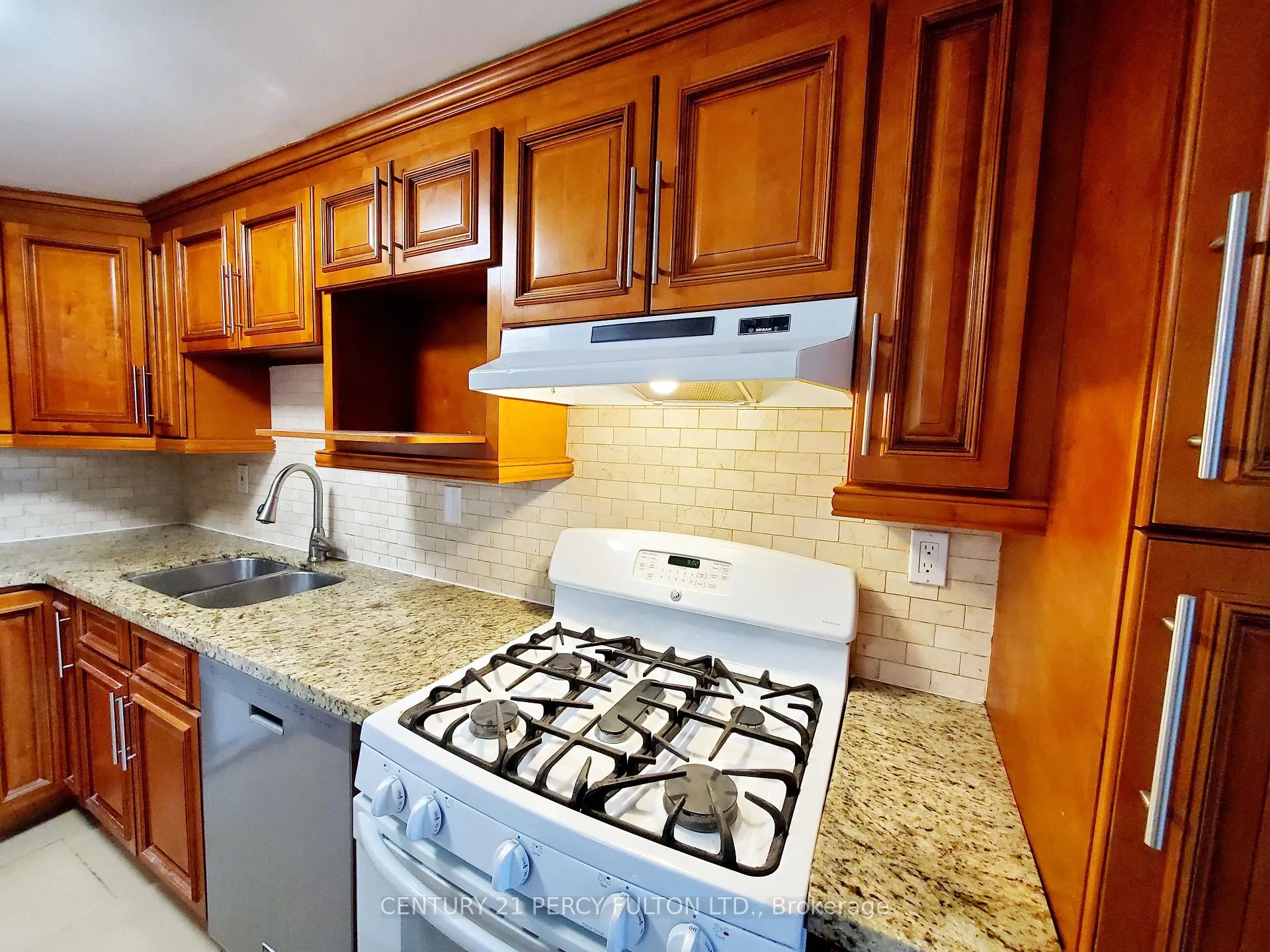 Photo 5 of Unit Bsmt, 48 Laguna Crescent, Markham, Middlefield — HOMEH