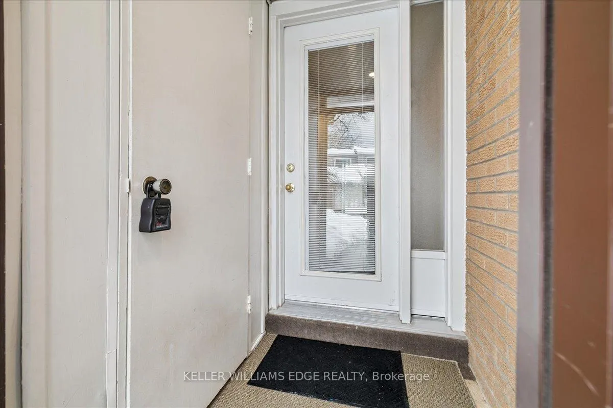 Photo 5 of Unit 6, 475 Woodview Road, Burlington, Roseland — HOMEH