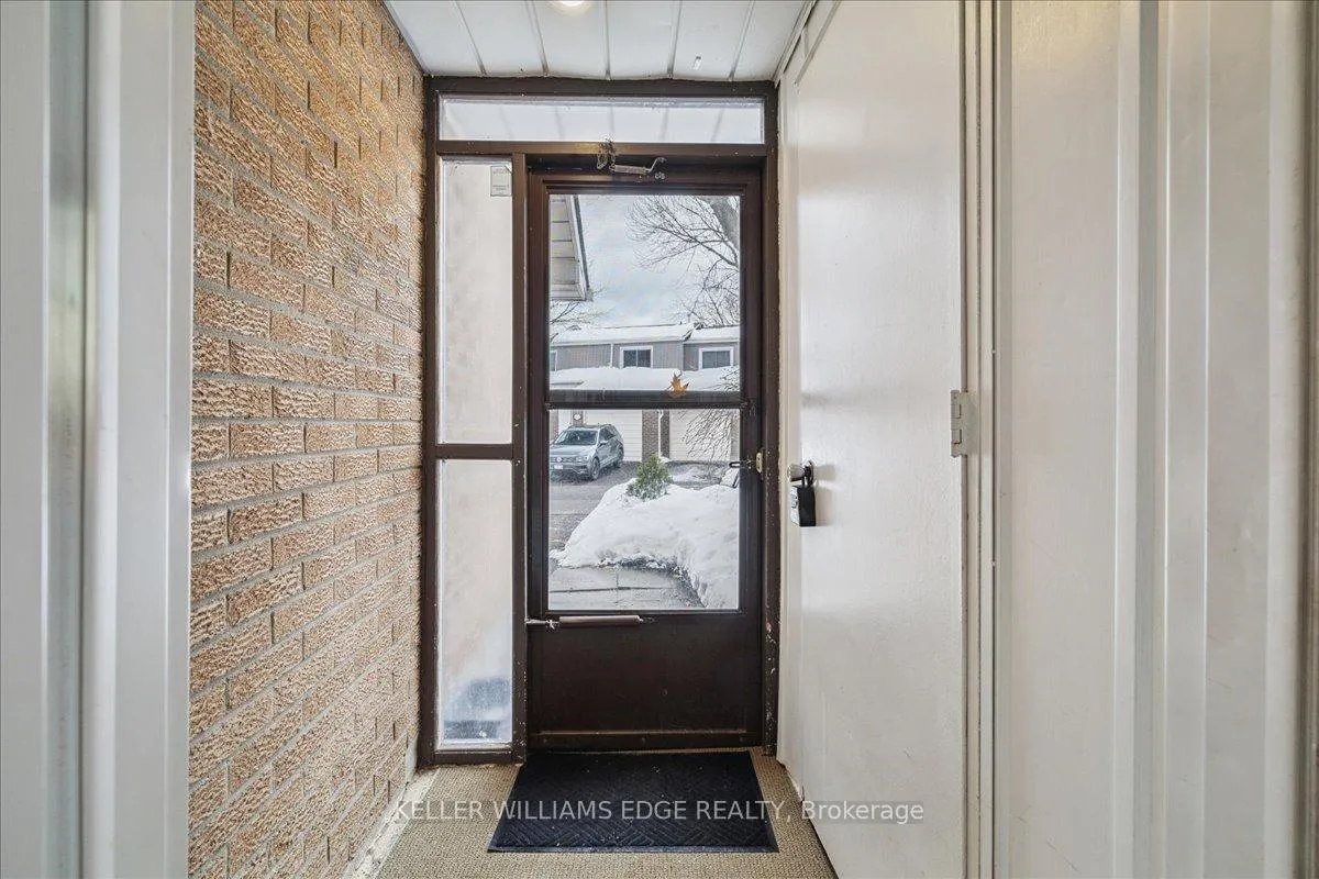 Photo 6 of Unit 6, 475 Woodview Road, Burlington, Roseland — HOMEH